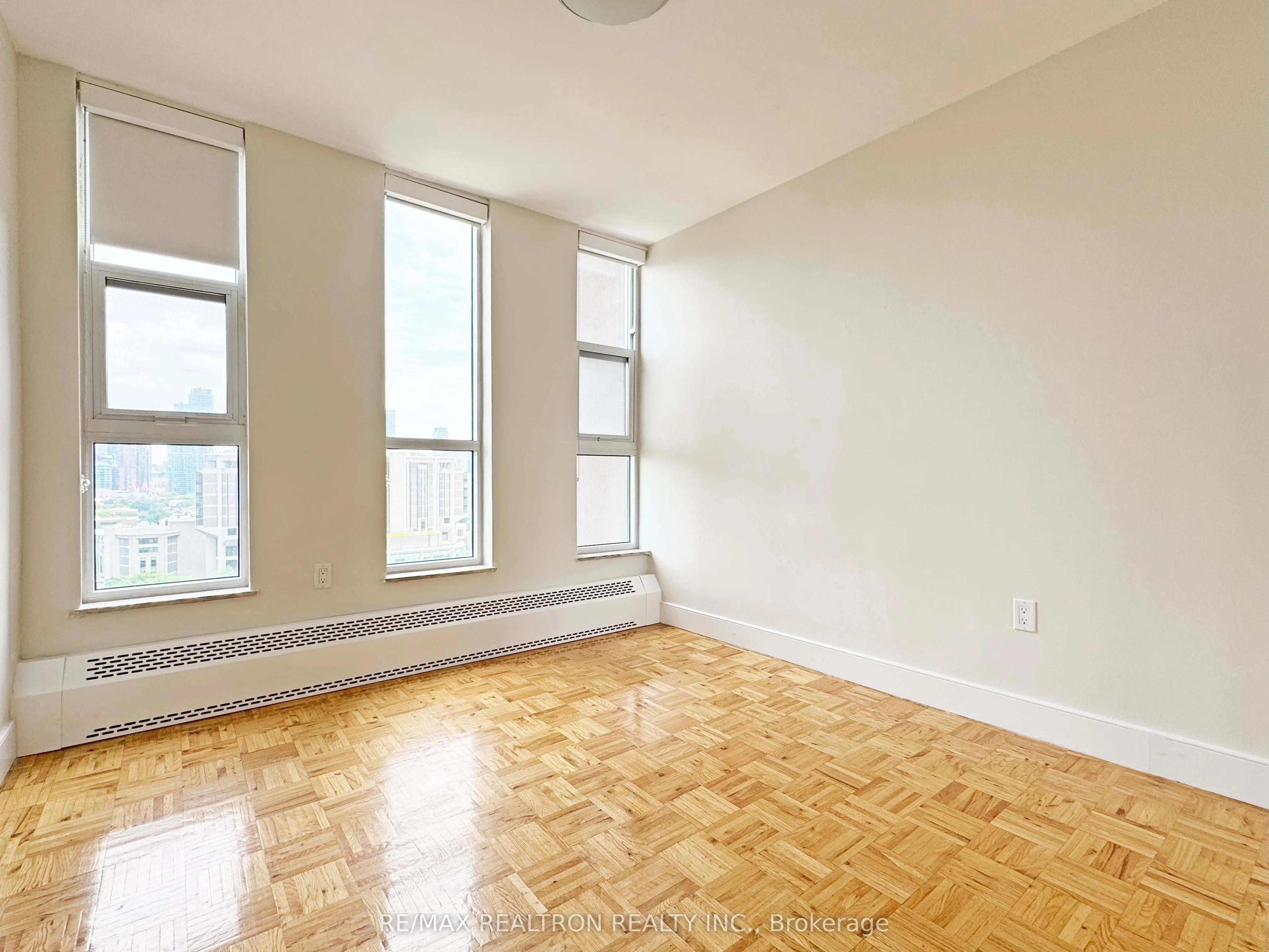 666 Spadina Avenue, #2404