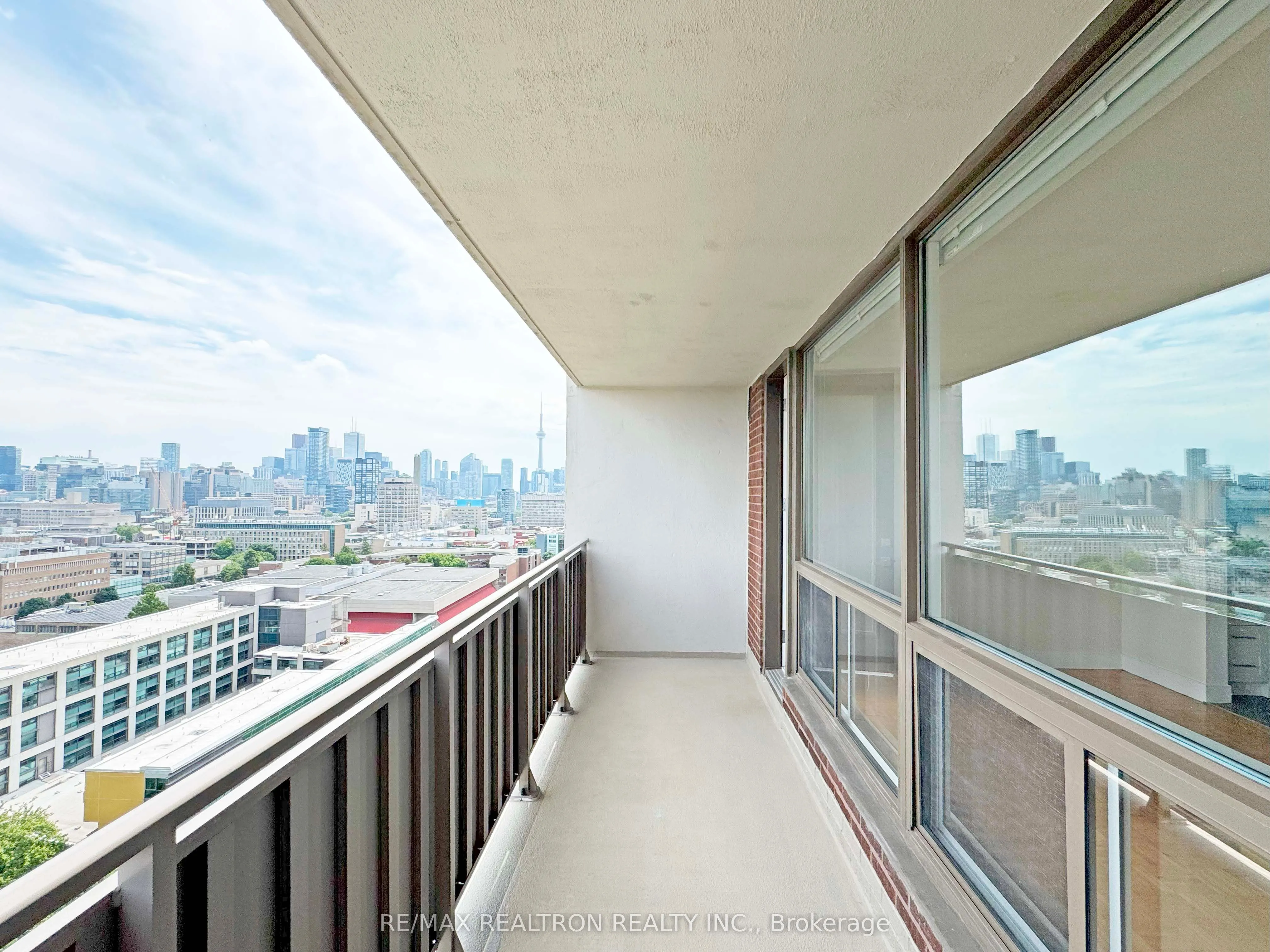 666 Spadina Avenue, #2404