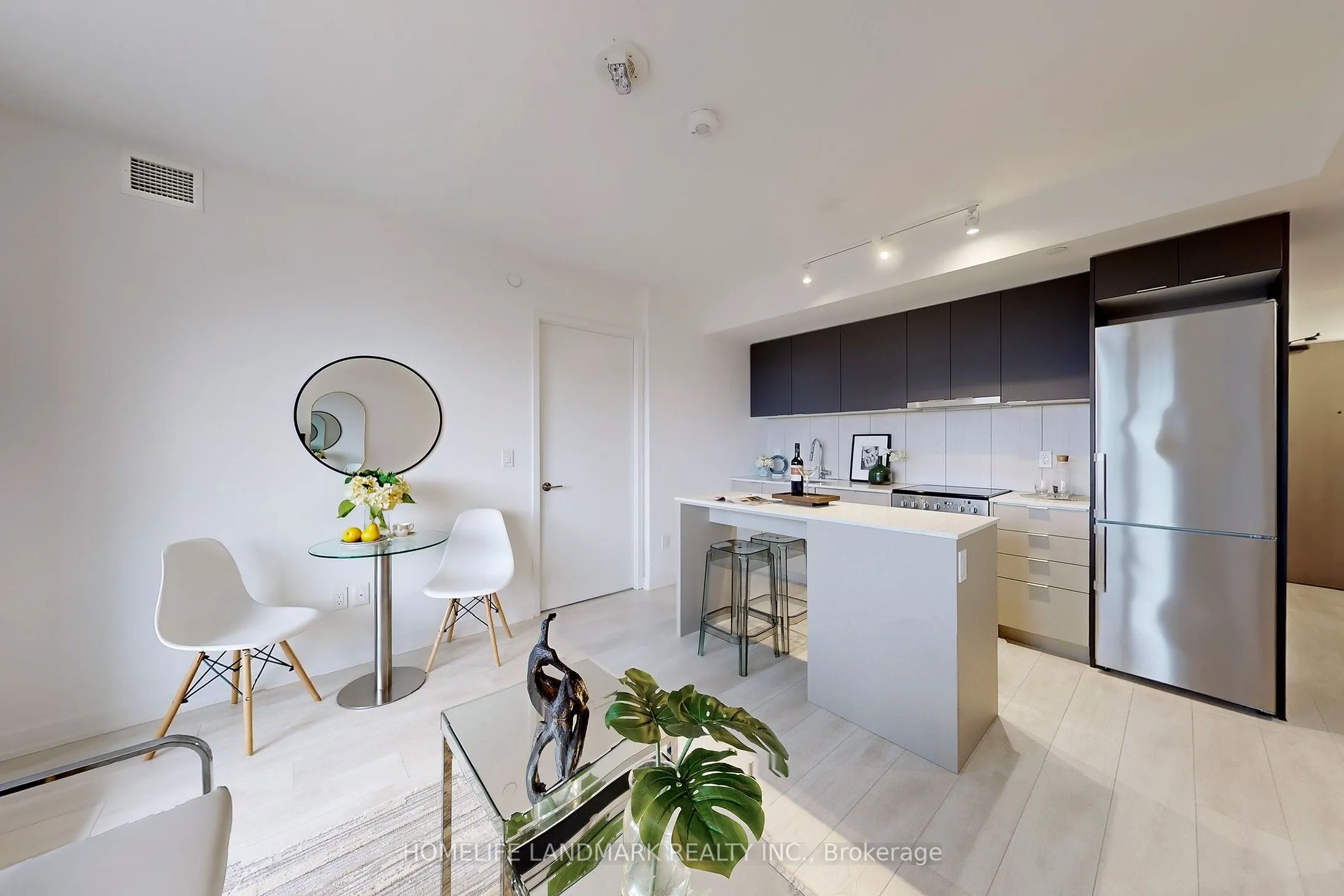 8 TIPPETT Road, #717