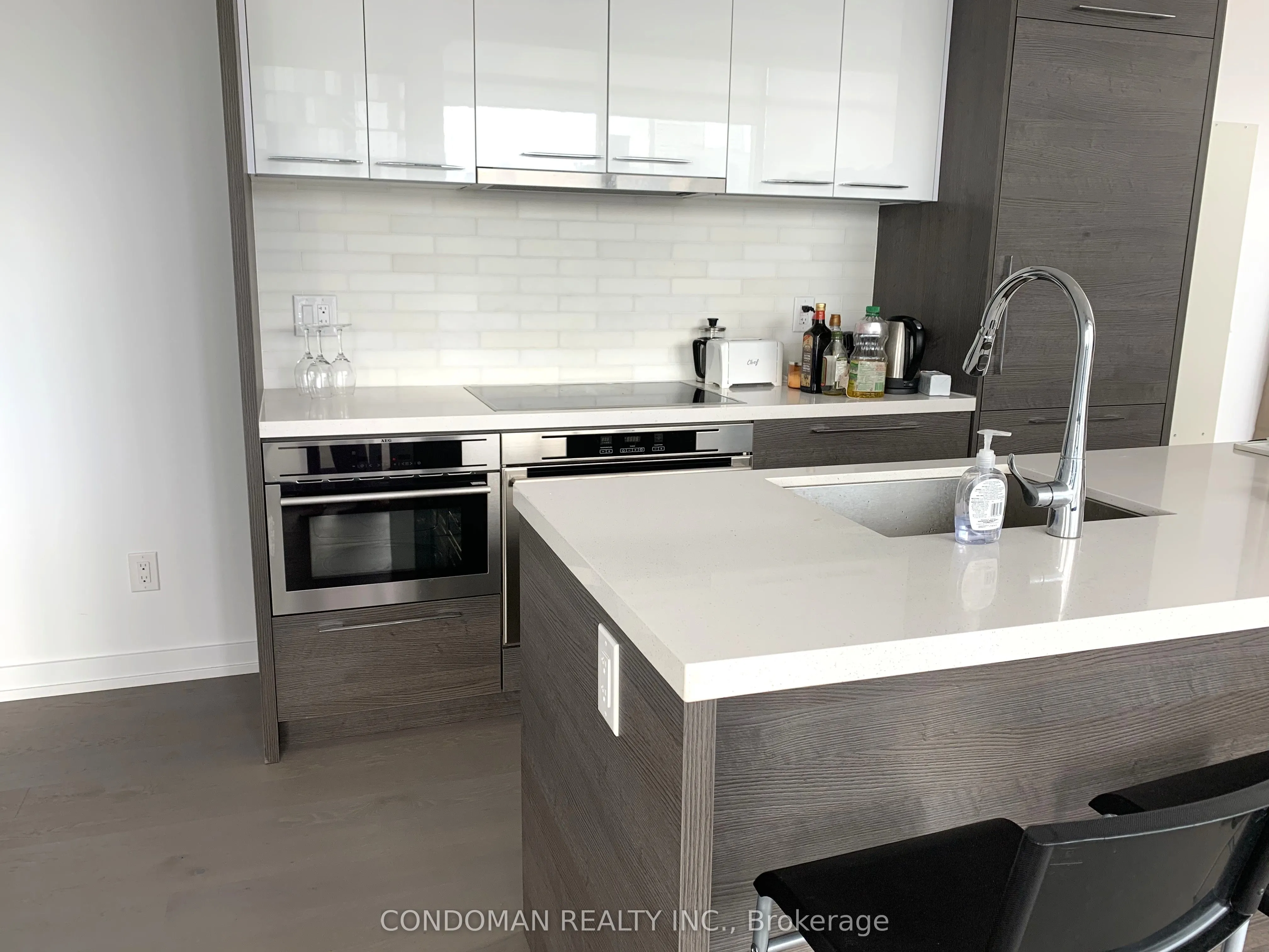 488 University Avenue, #2607