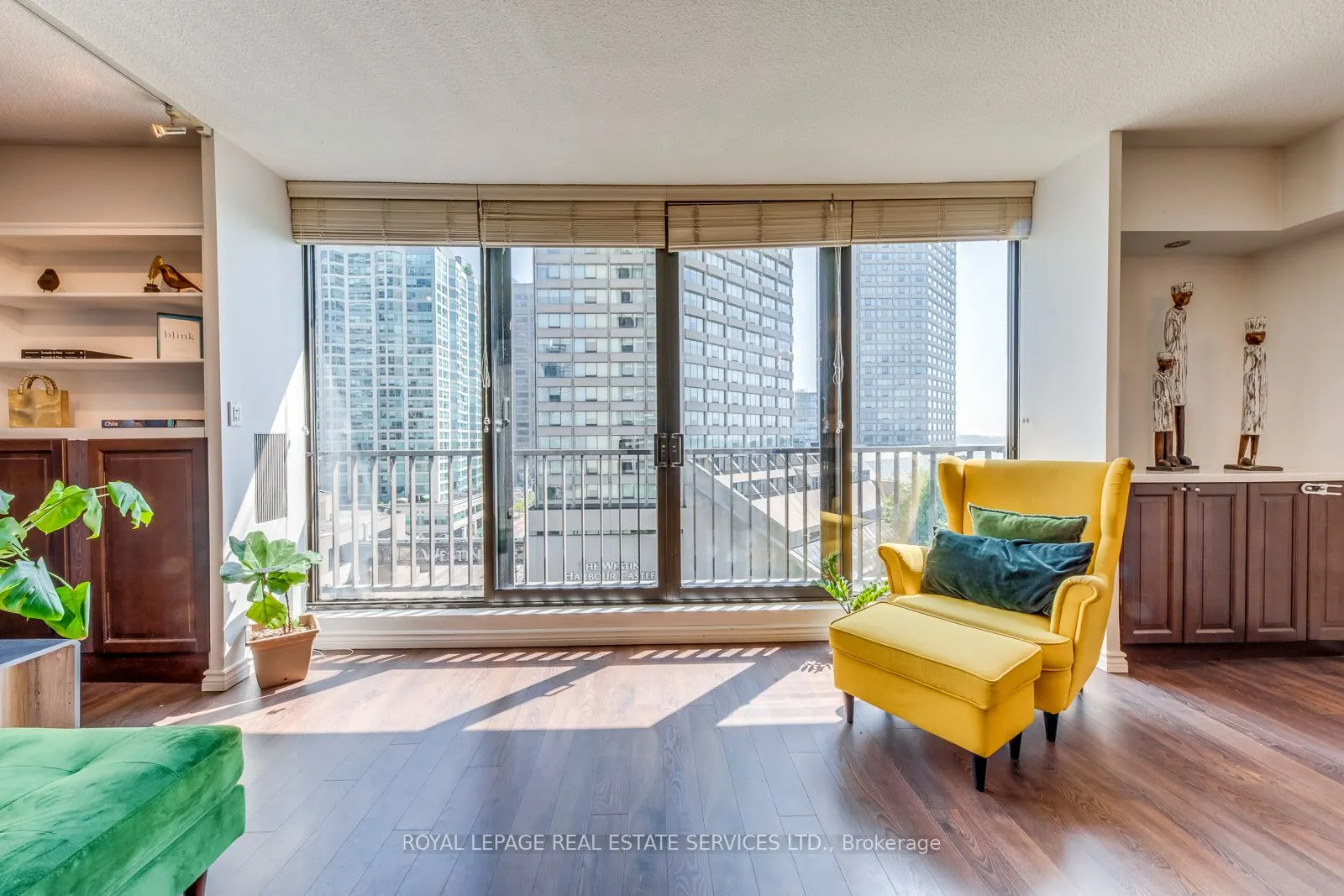 33 Harbour Square, #1032