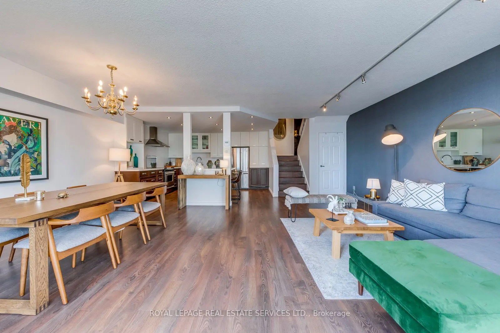 33 Harbour Square, #1032