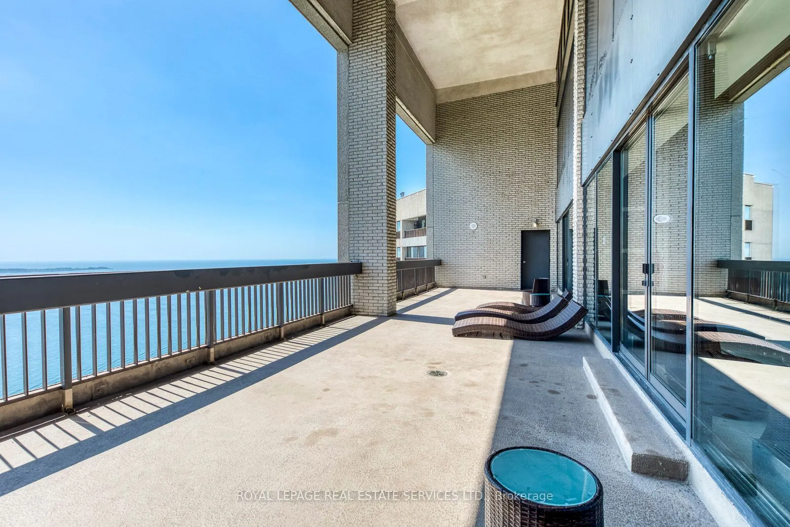 33 Harbour Square, #1032
