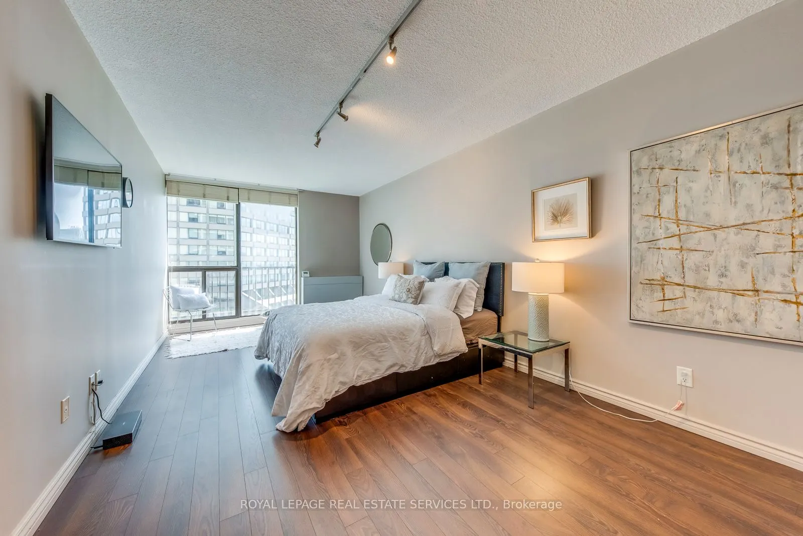 33 Harbour Square, #1032