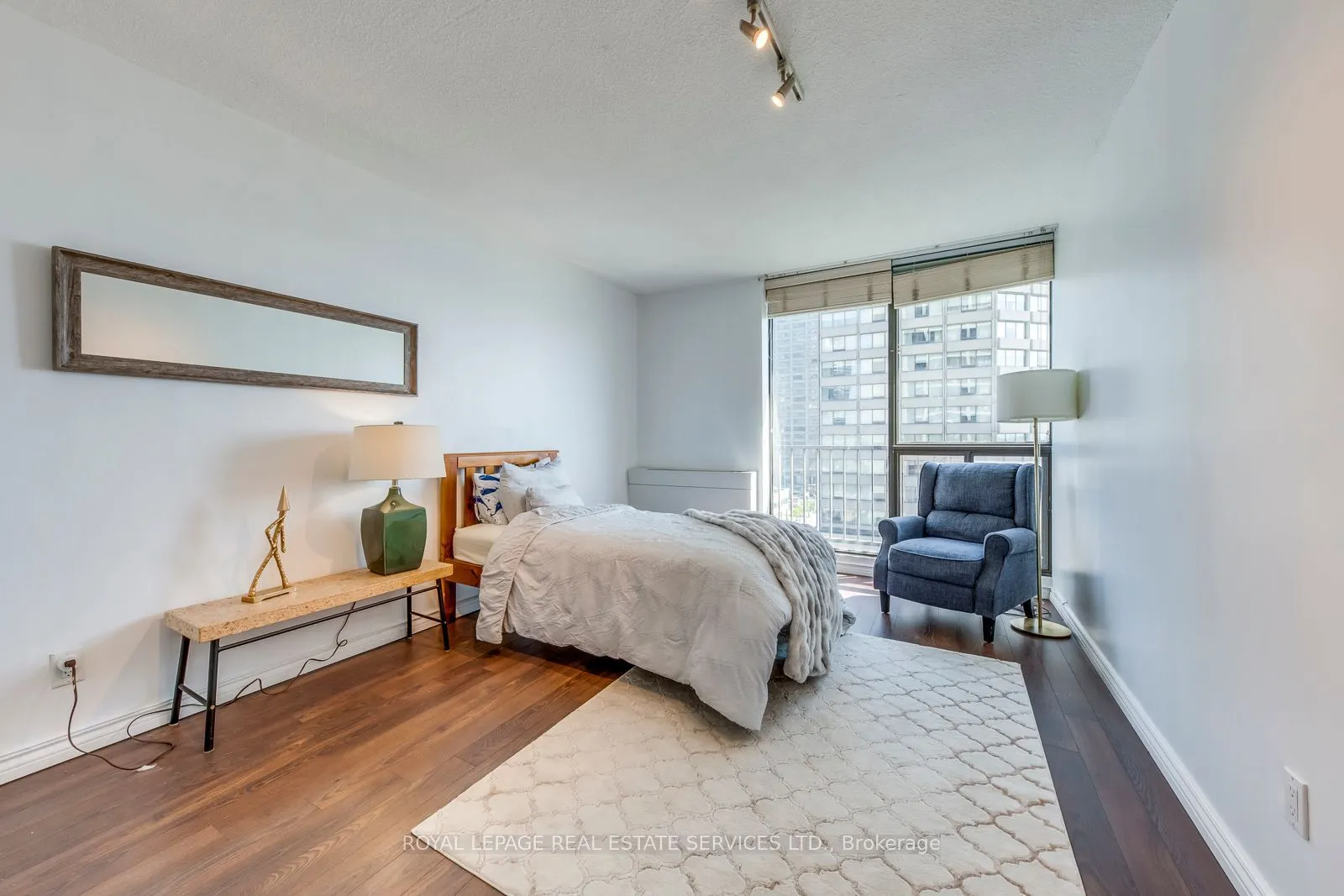 33 Harbour Square, #1032