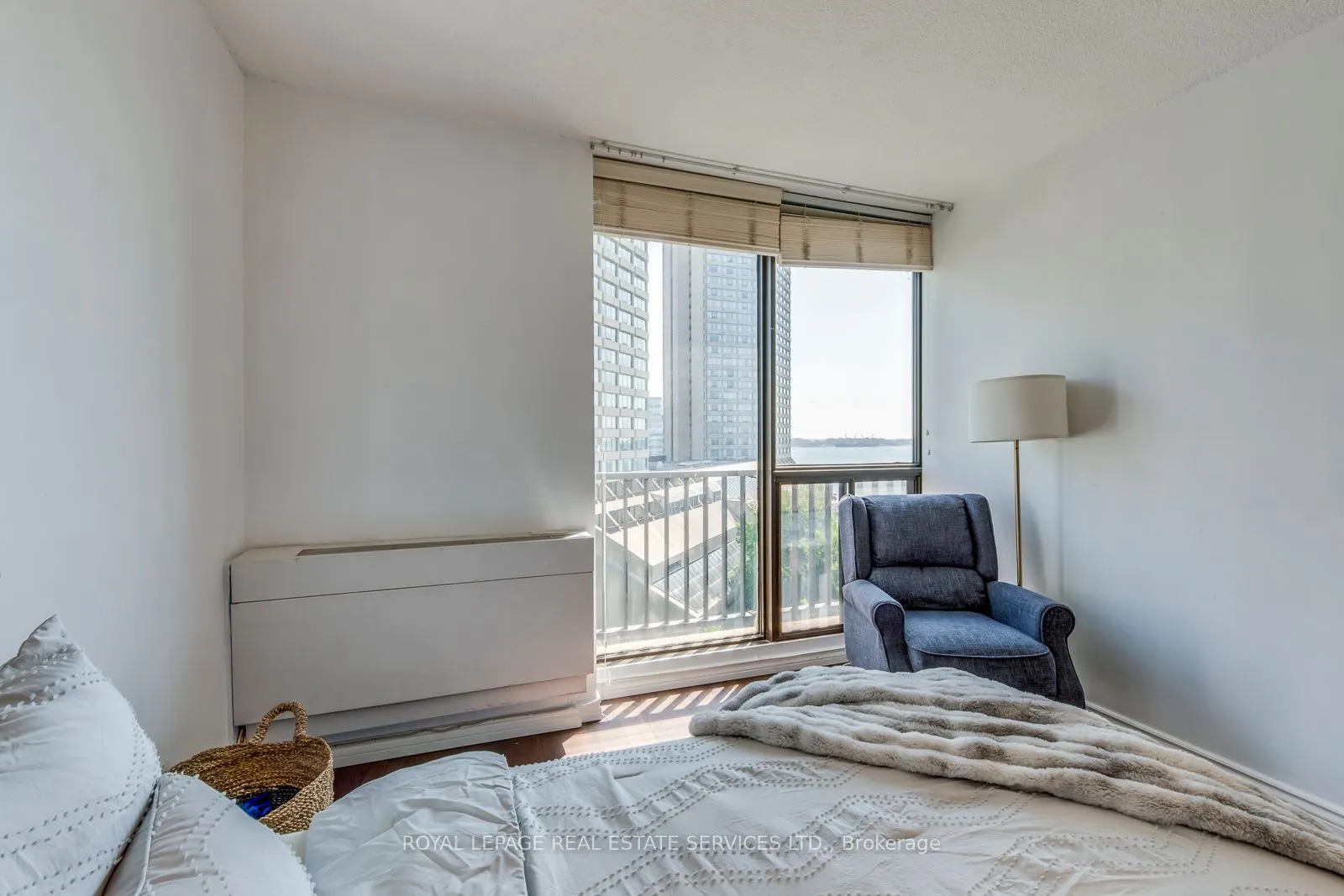 33 Harbour Square, #1032