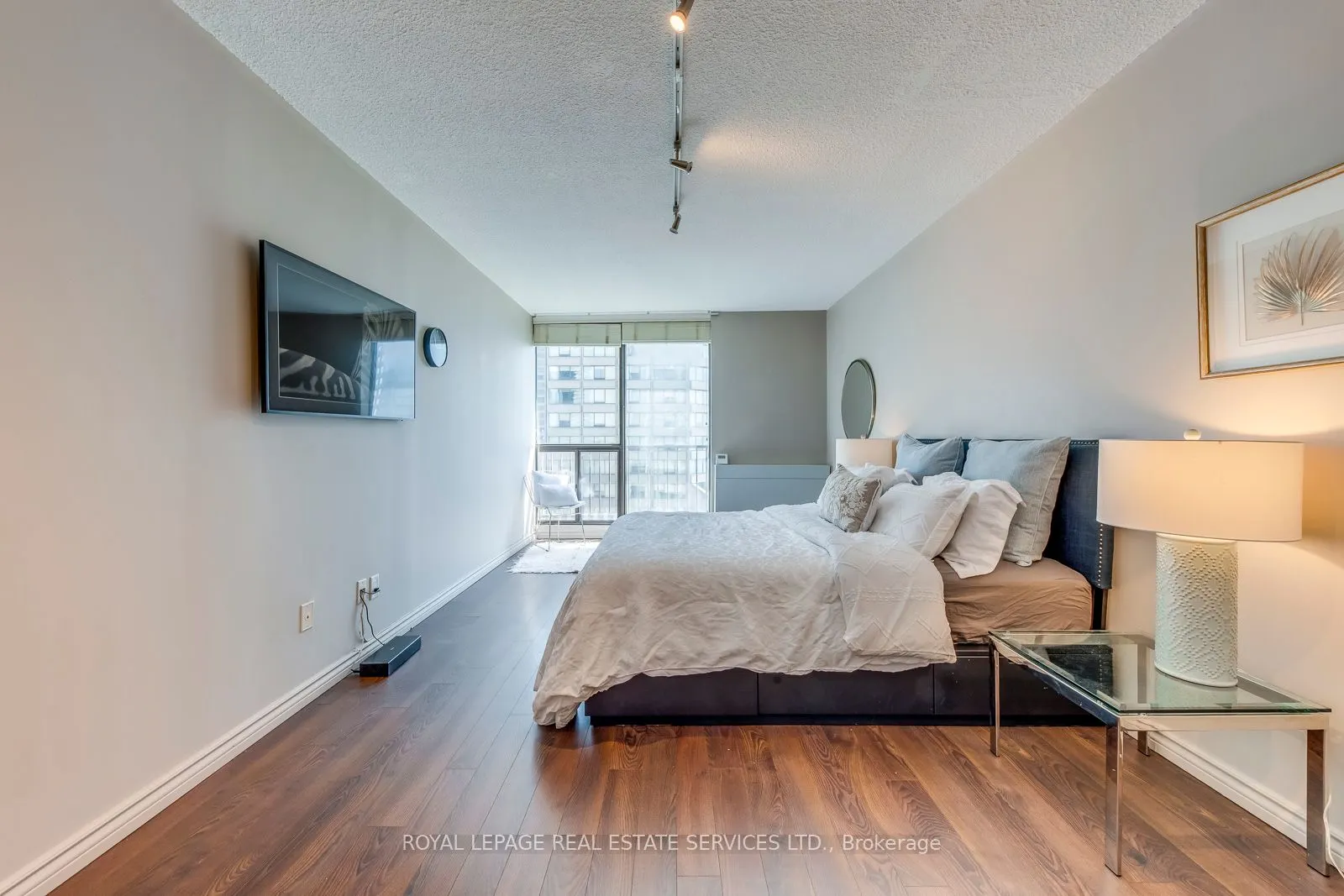 33 Harbour Square, #1032
