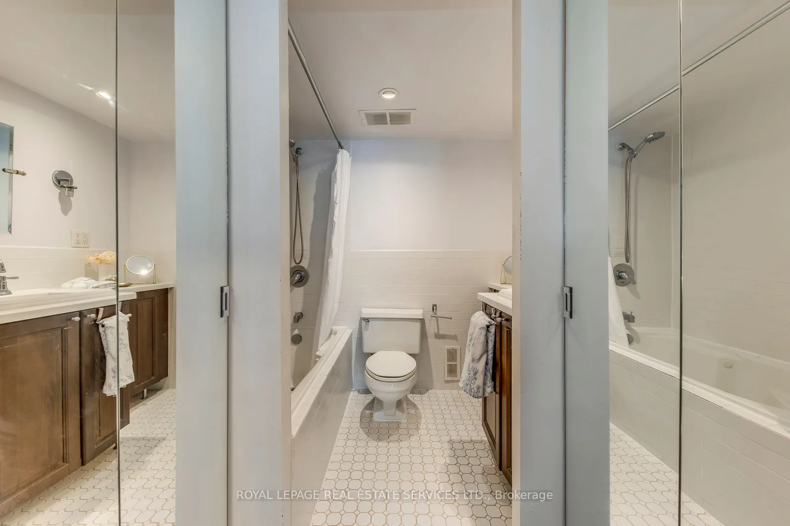 33 Harbour Square, #1032