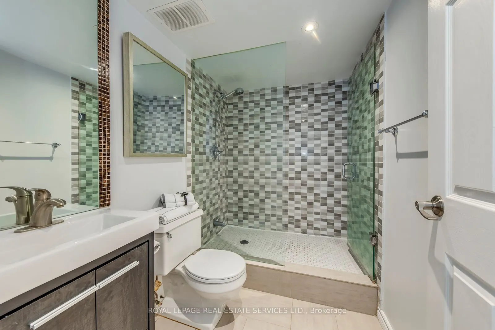 33 Harbour Square, #1032