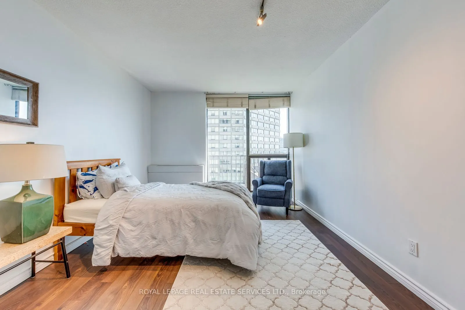 33 Harbour Square, #1032