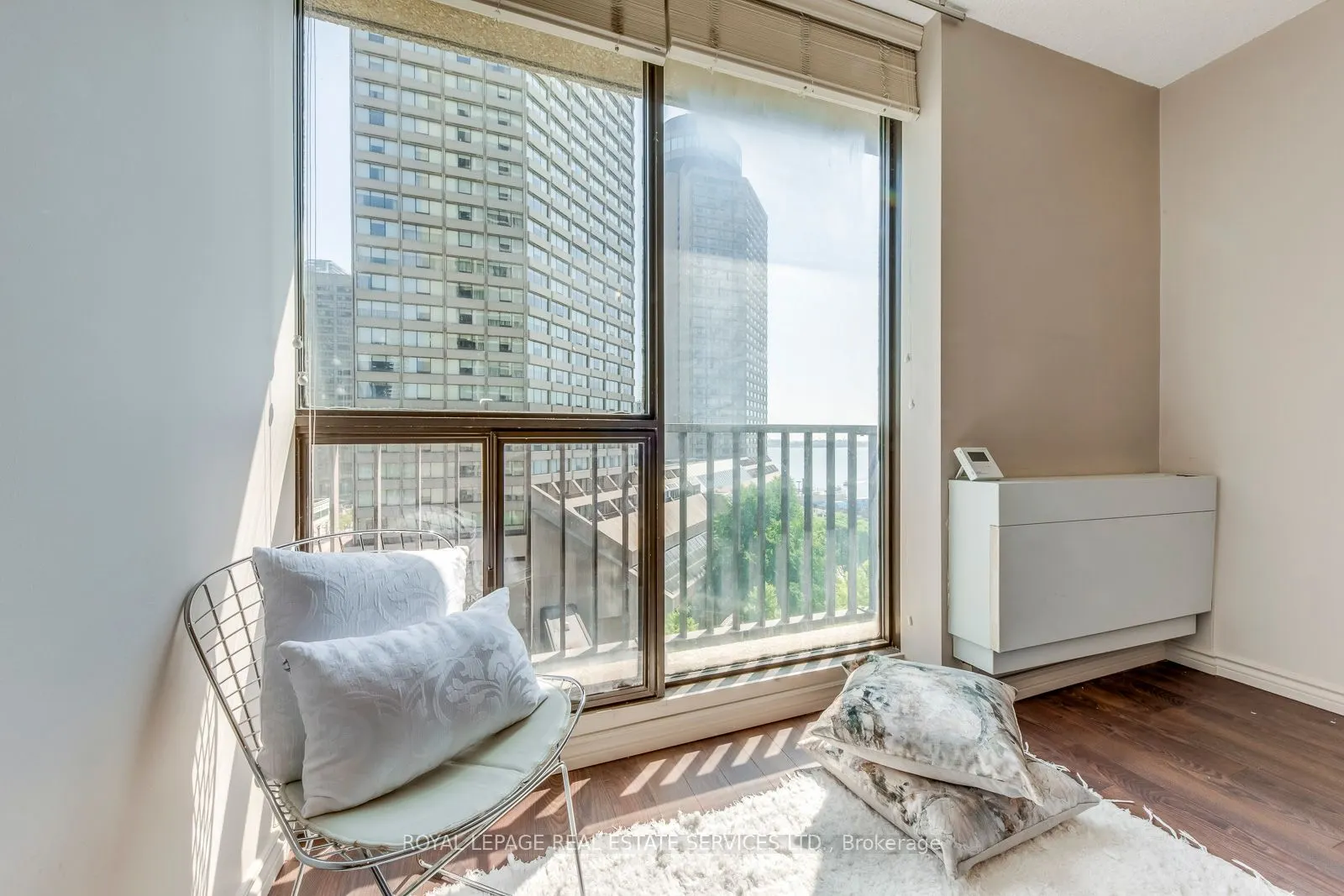 33 Harbour Square, #1032