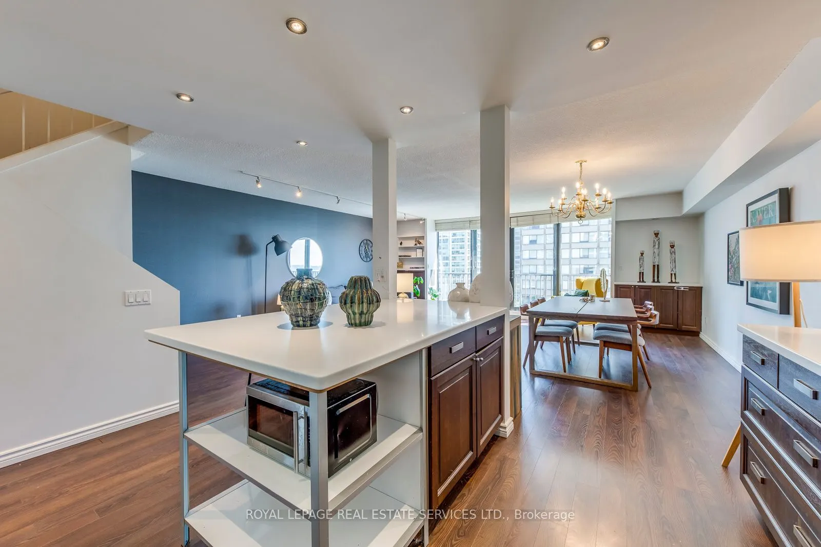33 Harbour Square, #1032