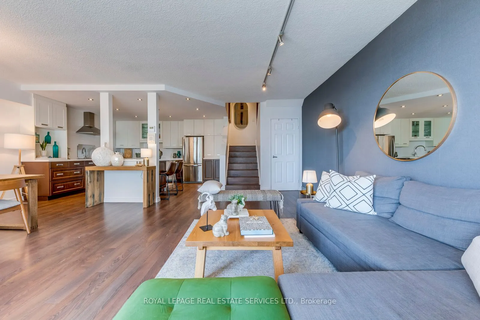 33 Harbour Square, #1032