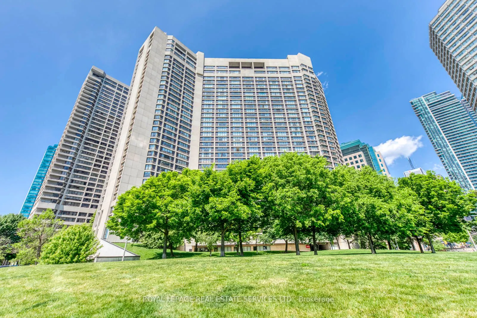 33 Harbour Square, #1032