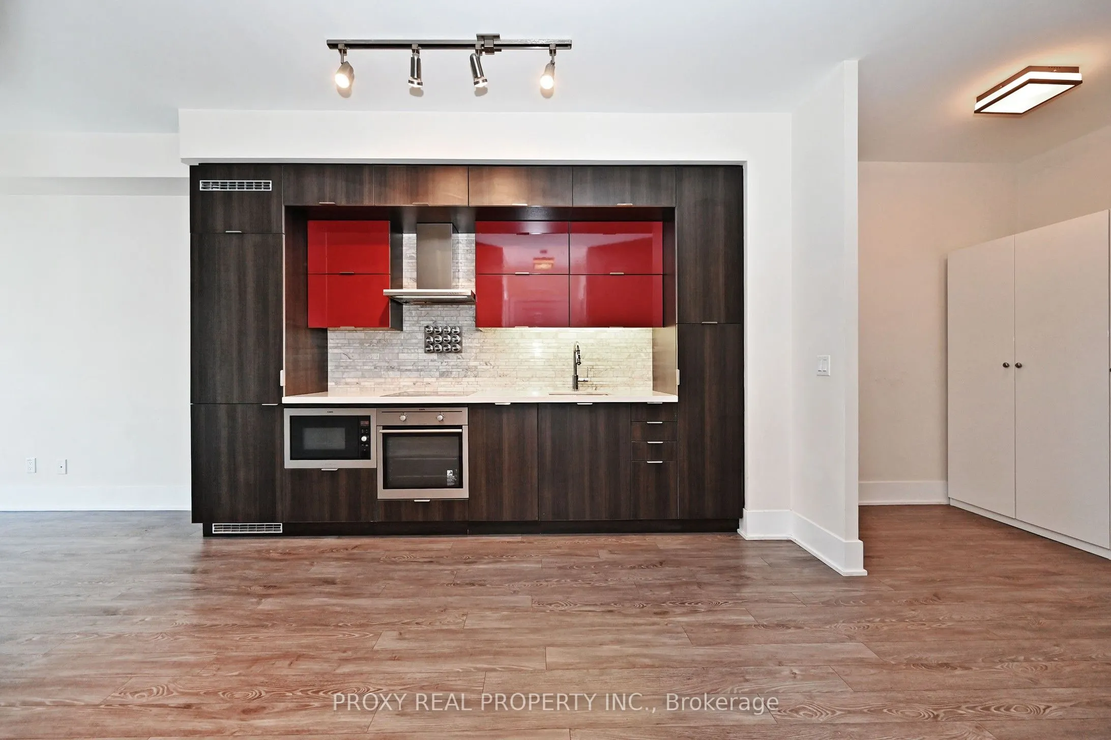 300 Front Street W, #1407