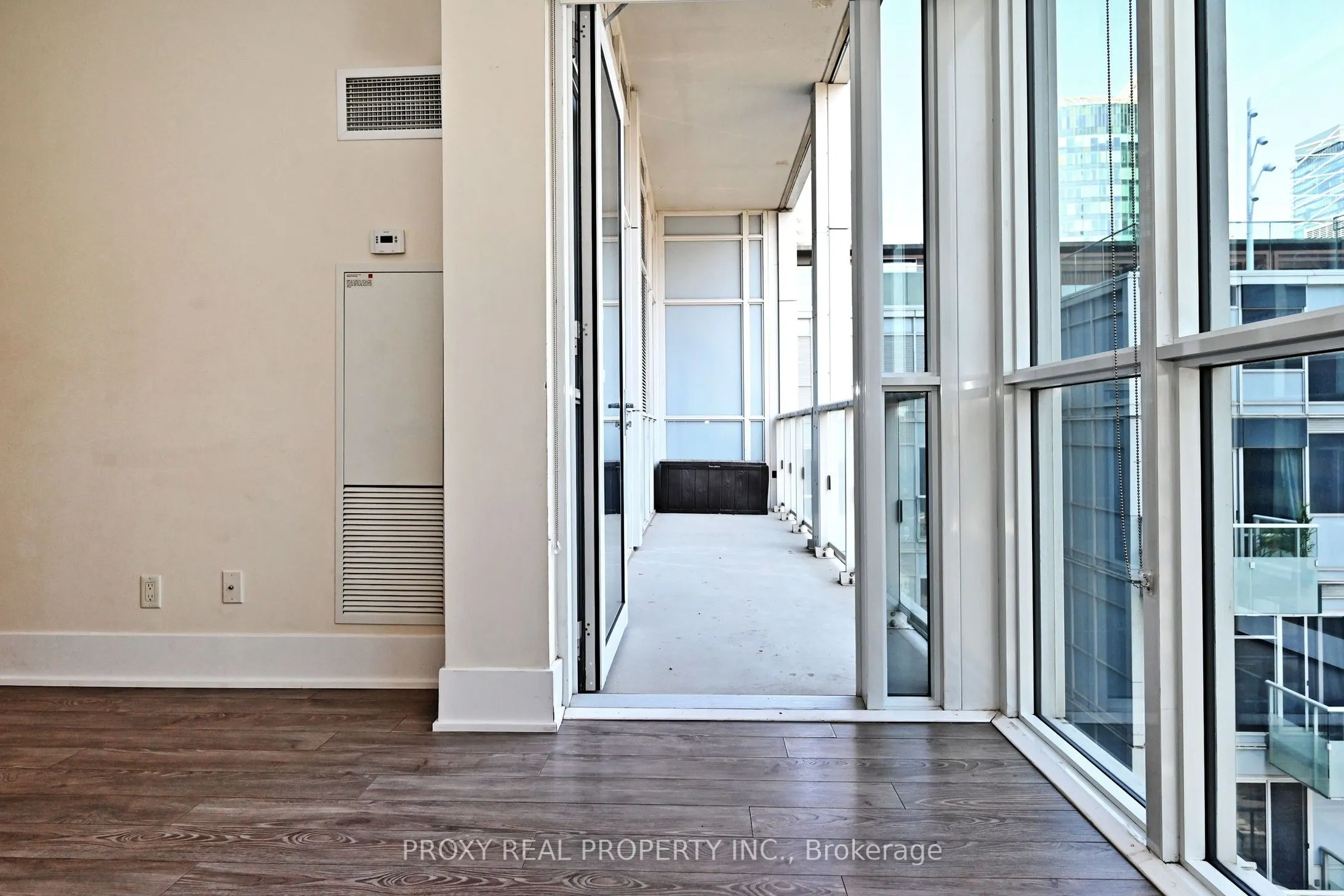 300 Front Street W, #1407