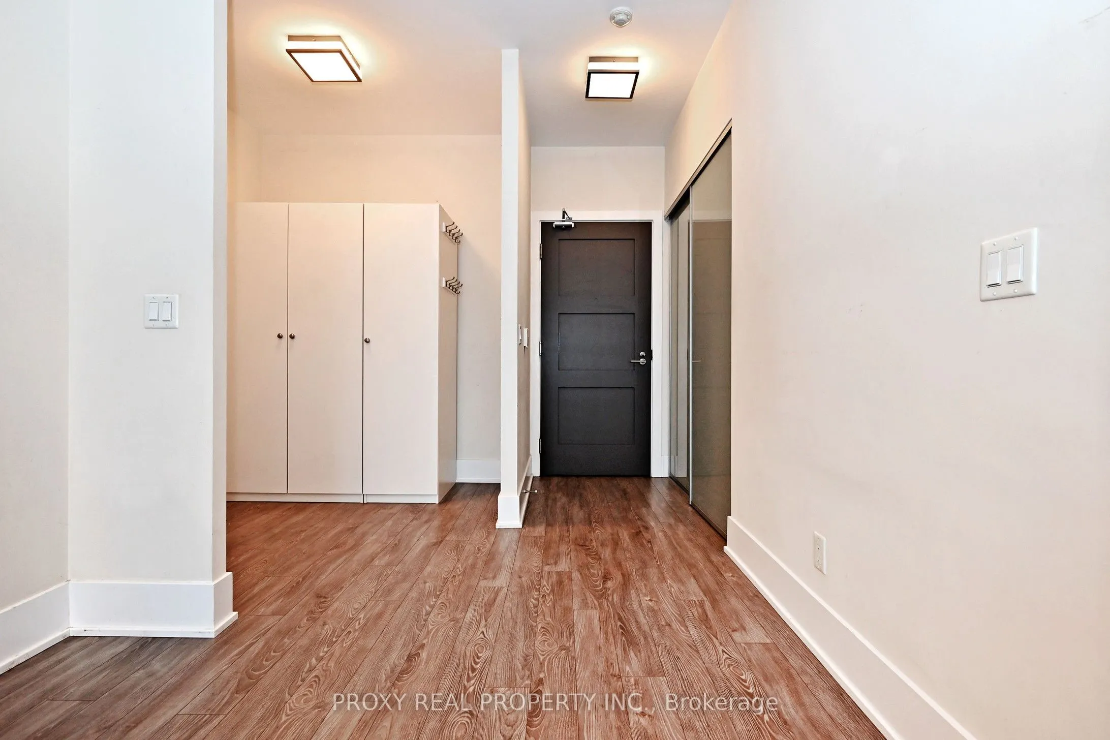 300 Front Street W, #1407