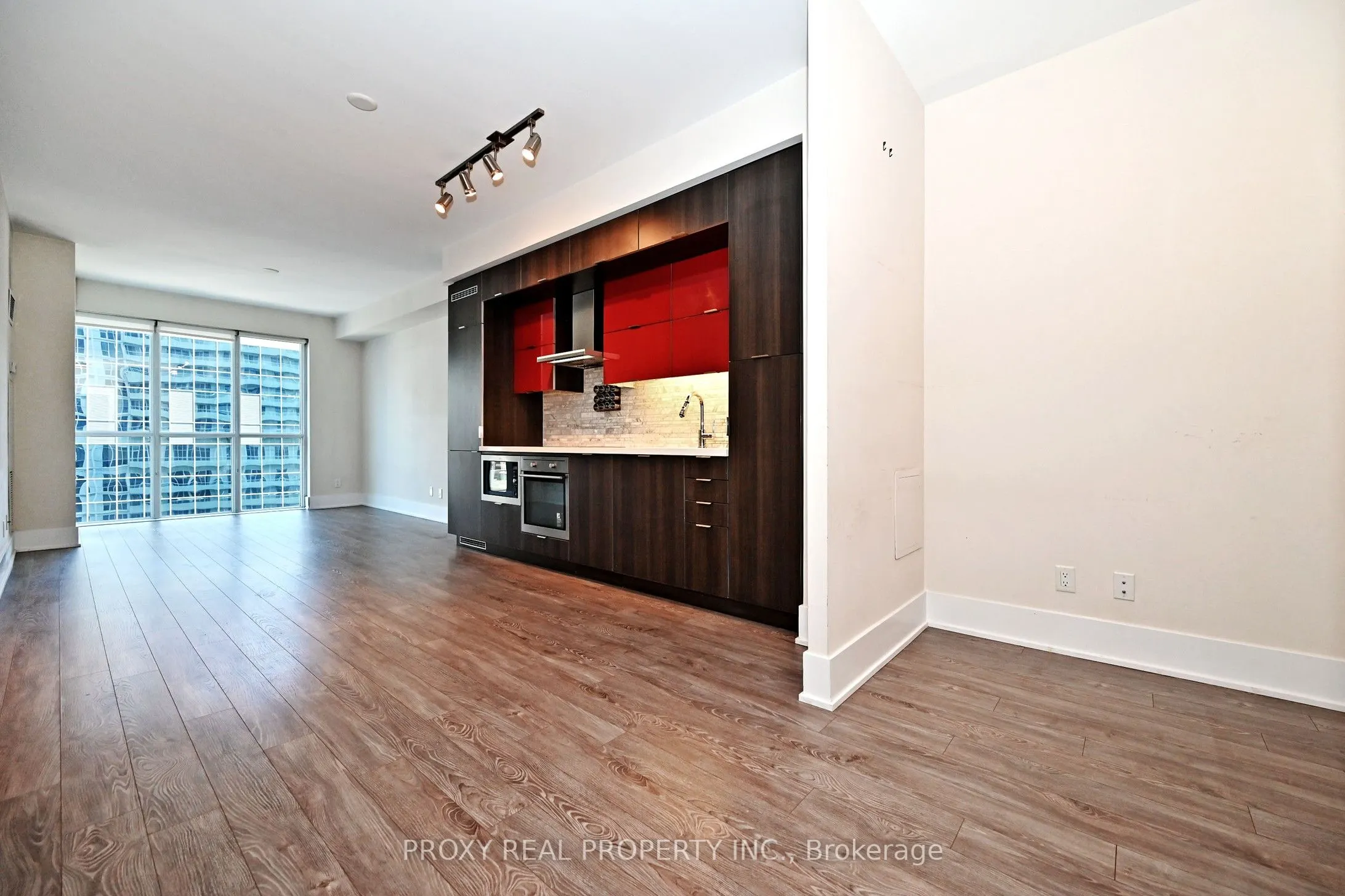 300 Front Street W, #1407