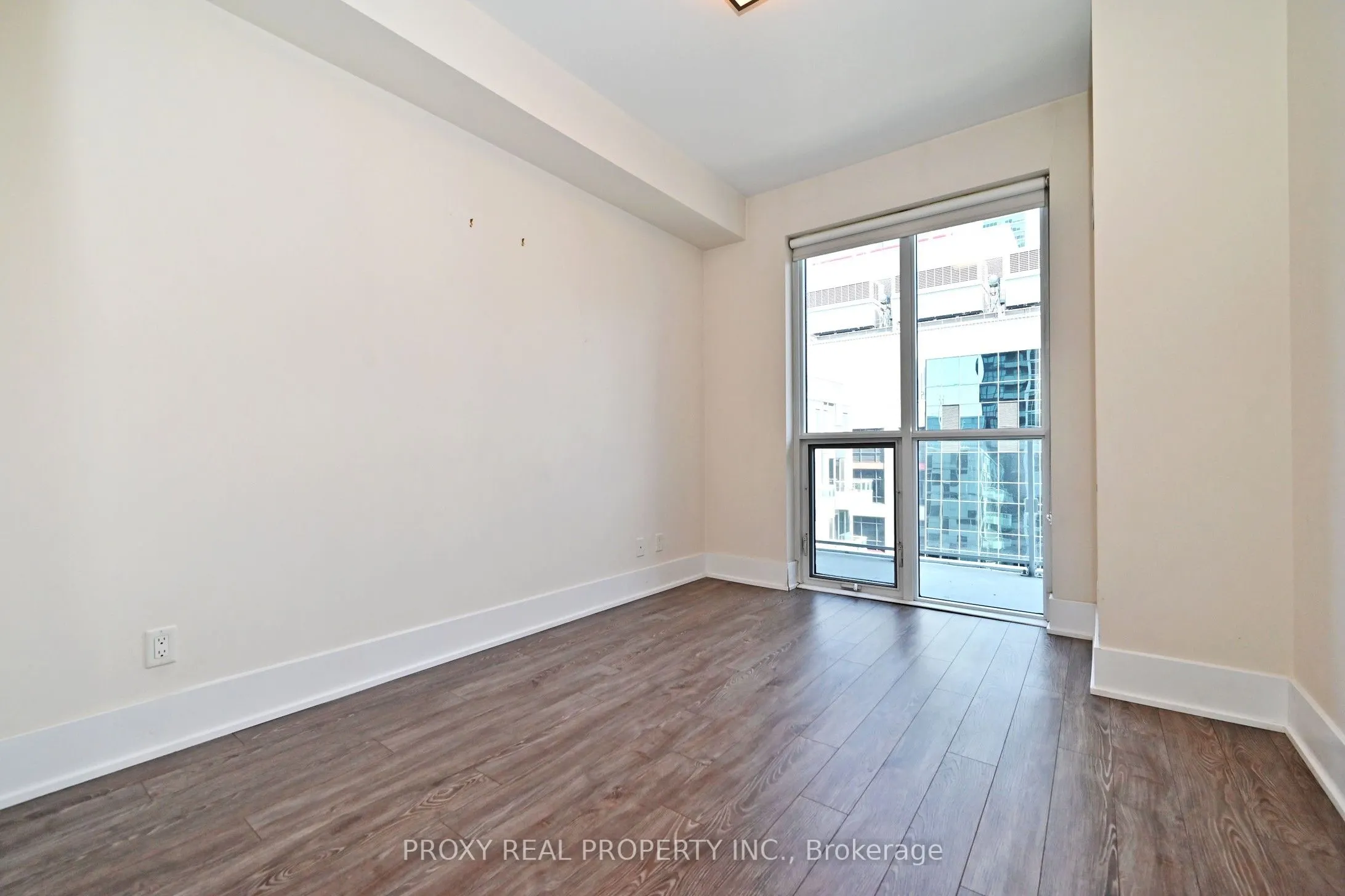 300 Front Street W, #1407