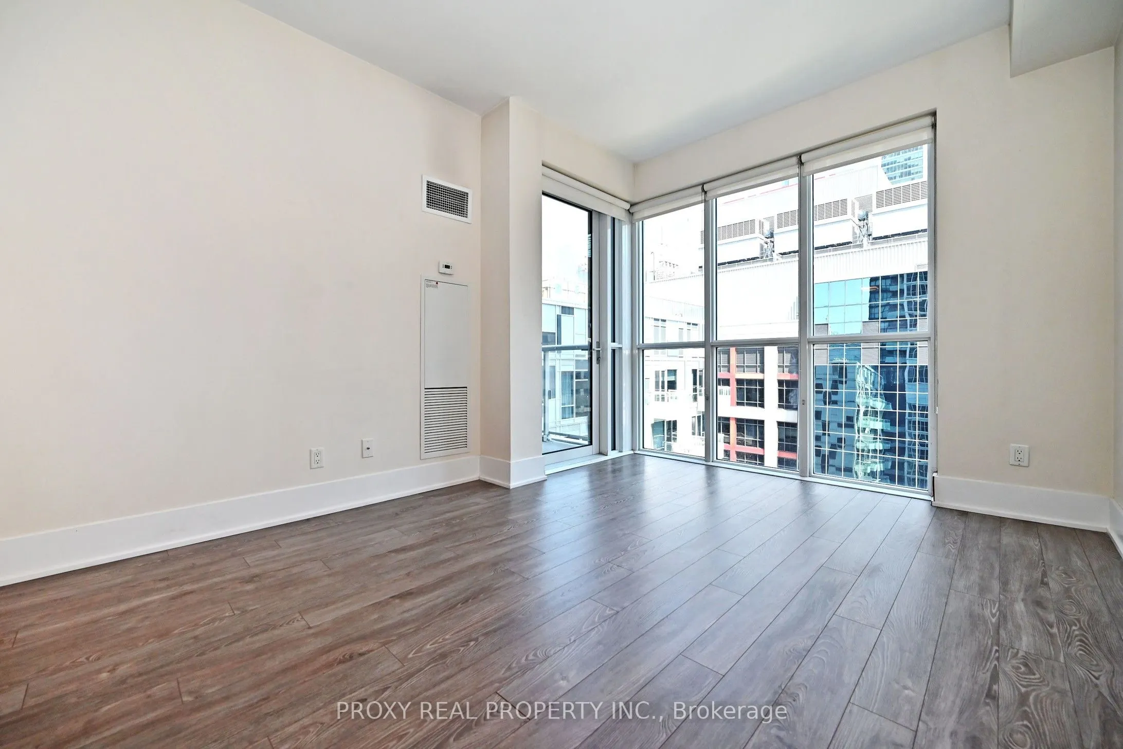 300 Front Street W, #1407