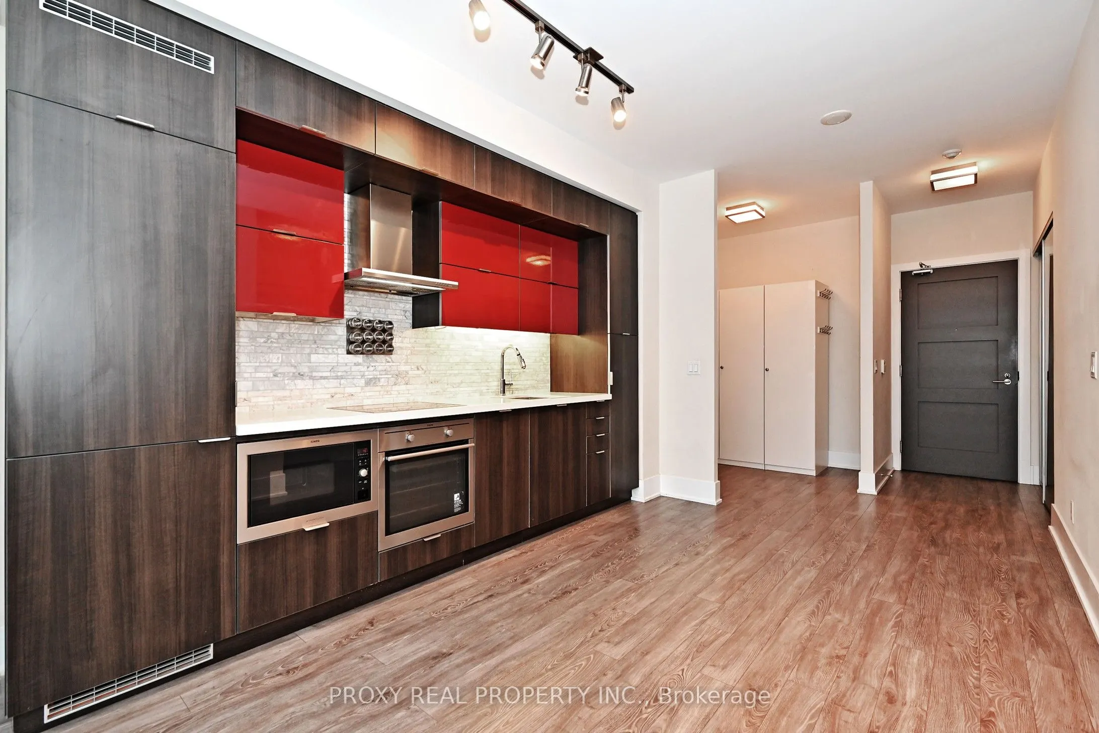 300 Front Street W, #1407