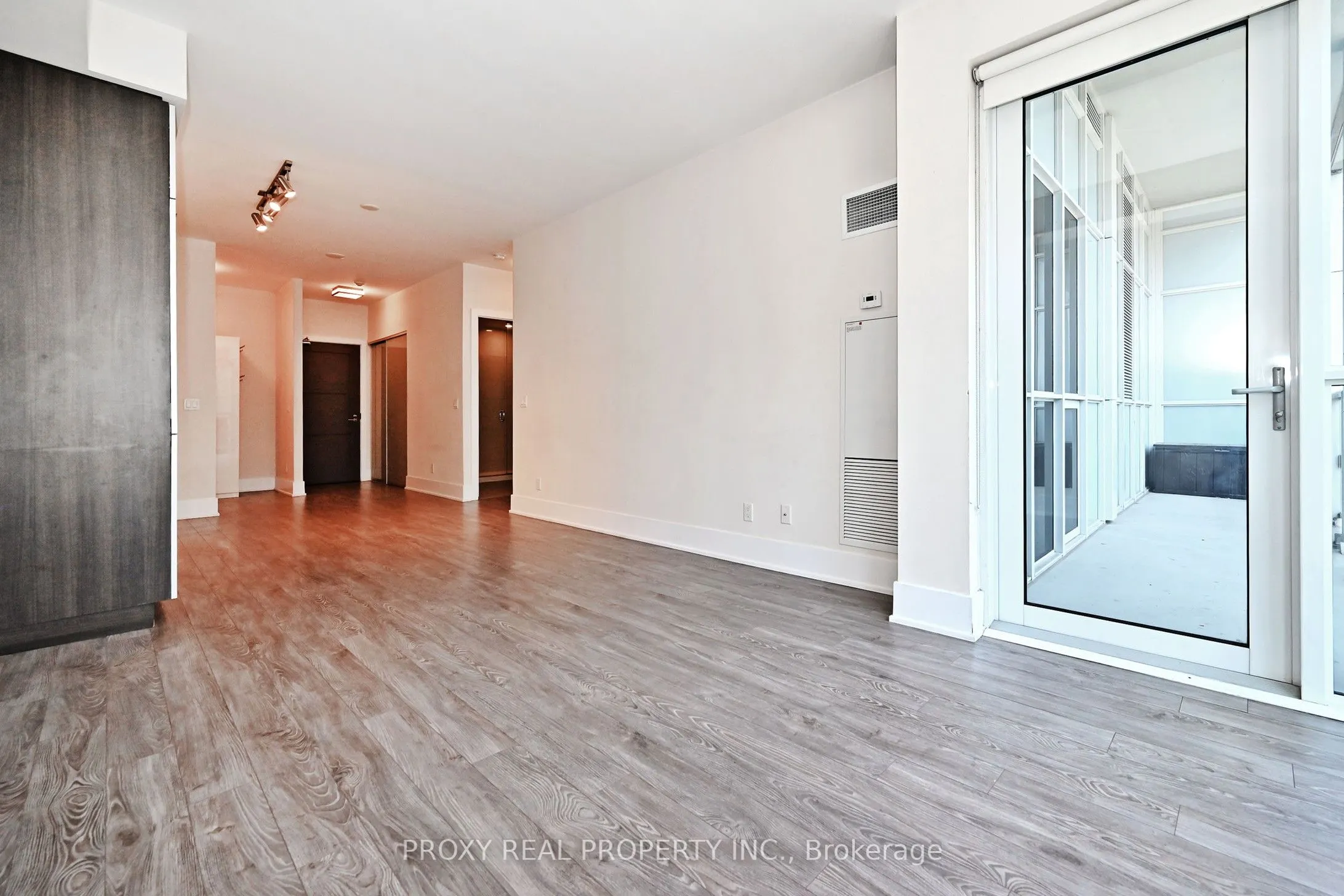 300 Front Street W, #1407