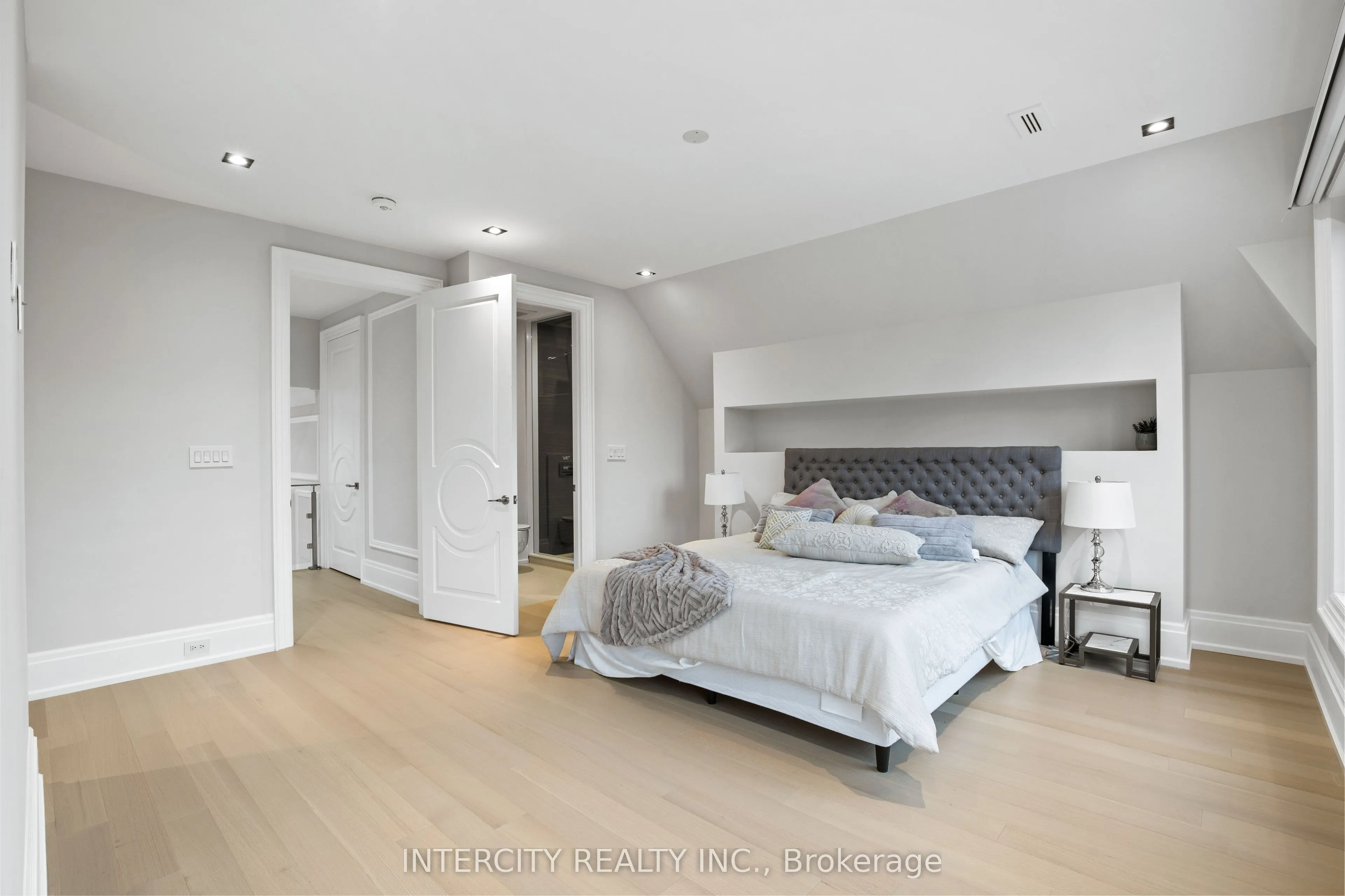1 Silvergrove Road