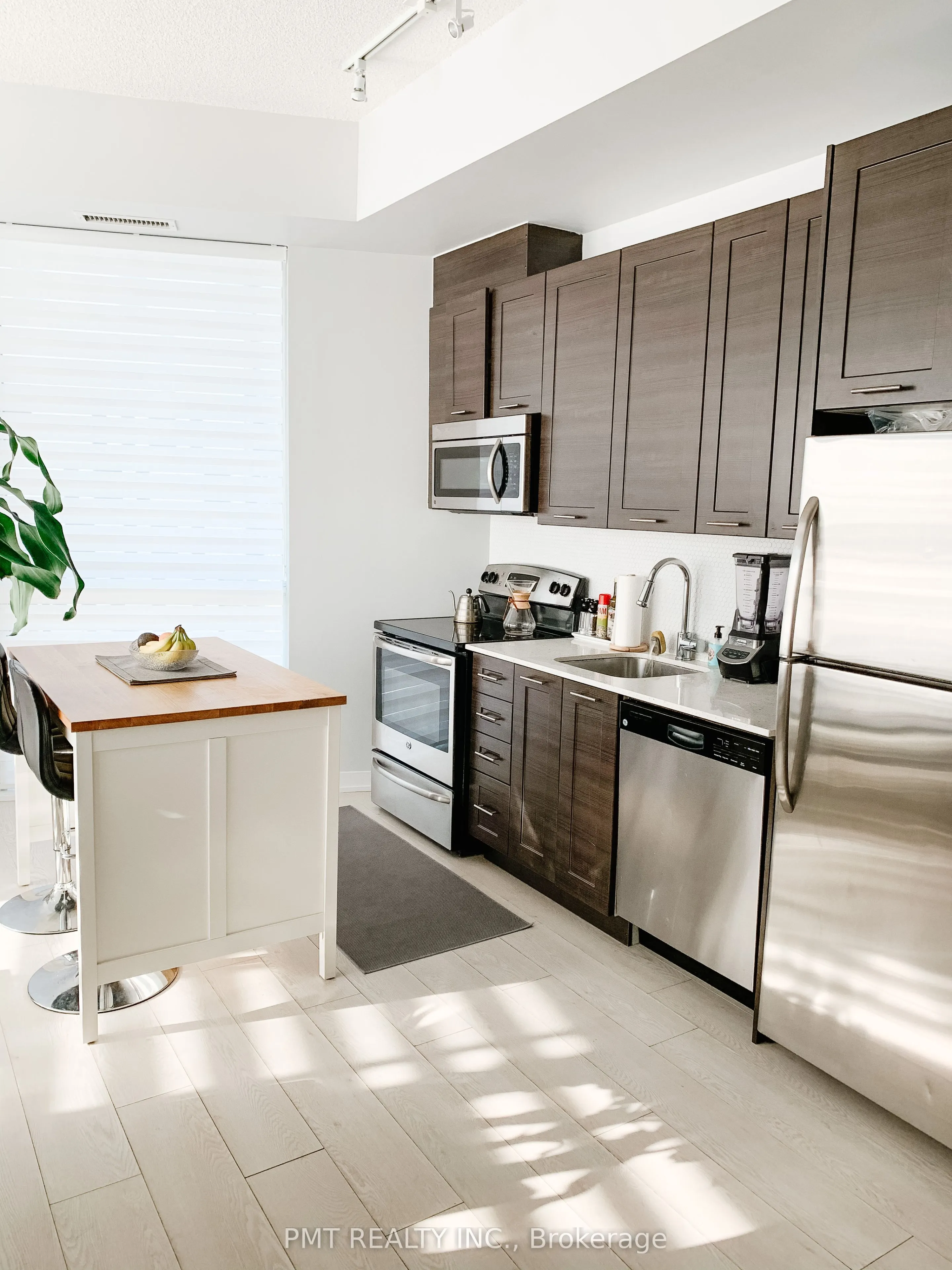 20 Bruyeres Mews, #803