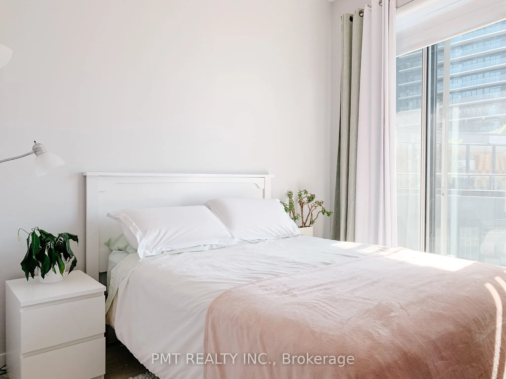 20 Bruyeres Mews, #803