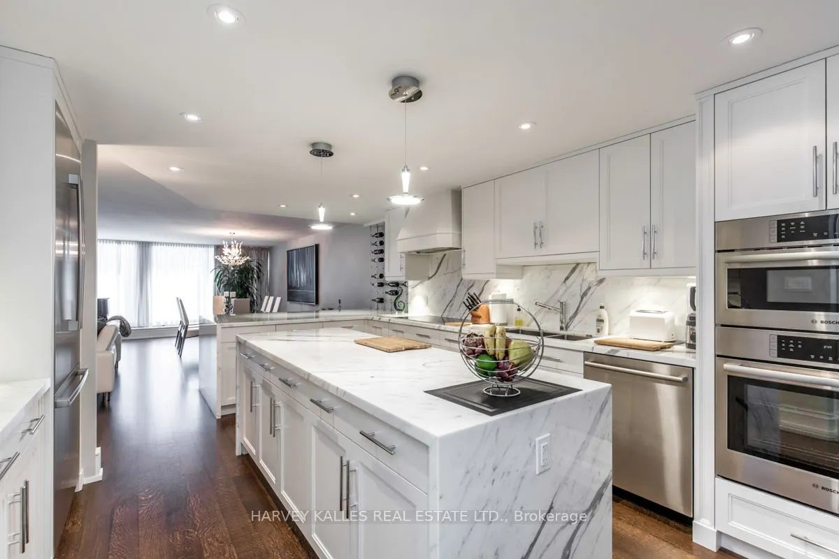 110 Bloor Street W, #1309
