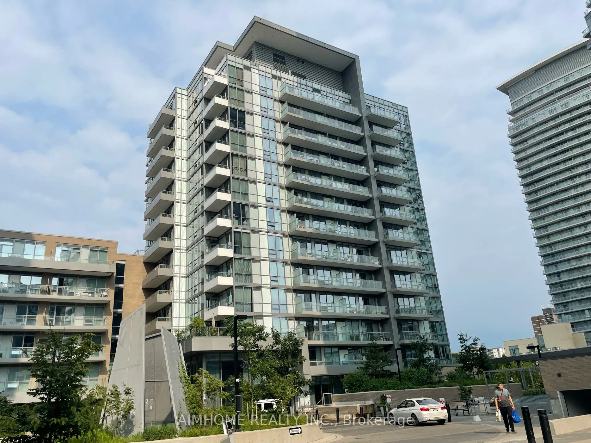 52 Forest Manor Road, #905