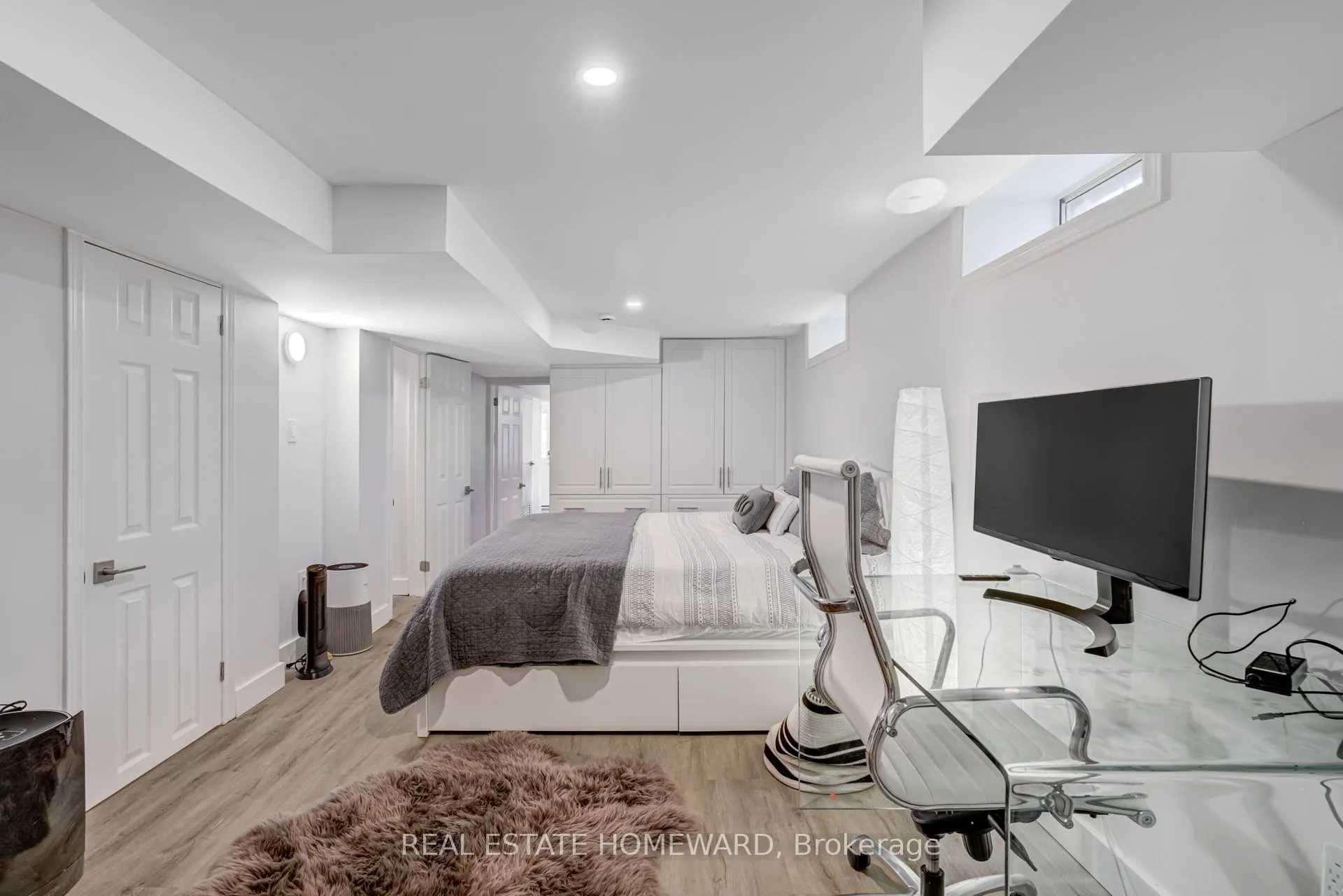 559 Delaware Avenue N, #Lower