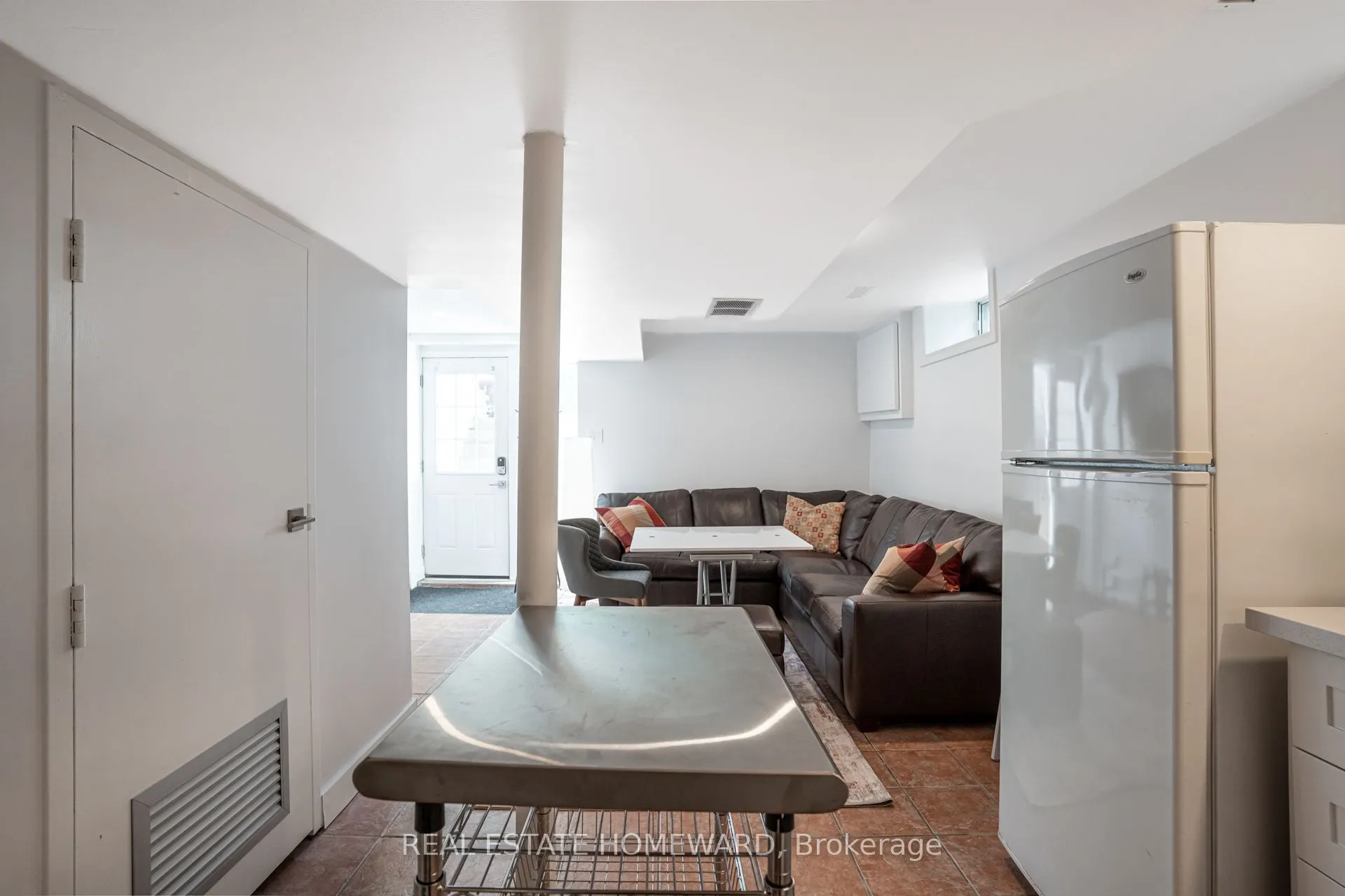 559 Delaware Avenue N, #Lower