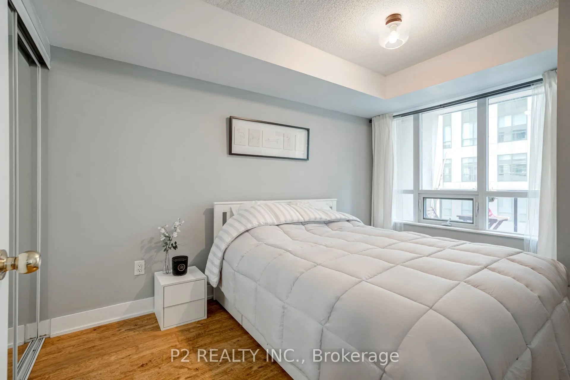 20 Blue Jays Way, #1011