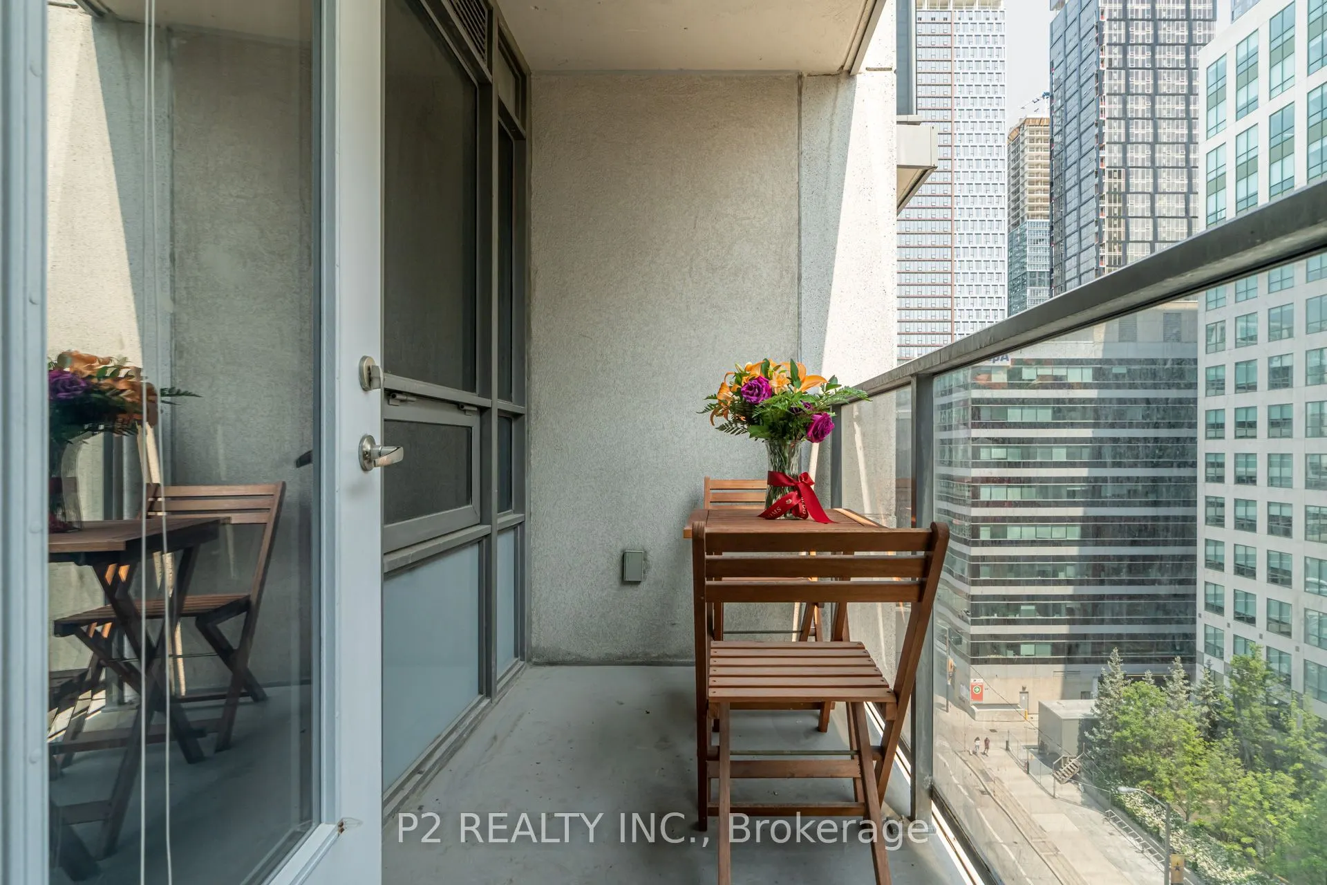 20 Blue Jays Way, #1011