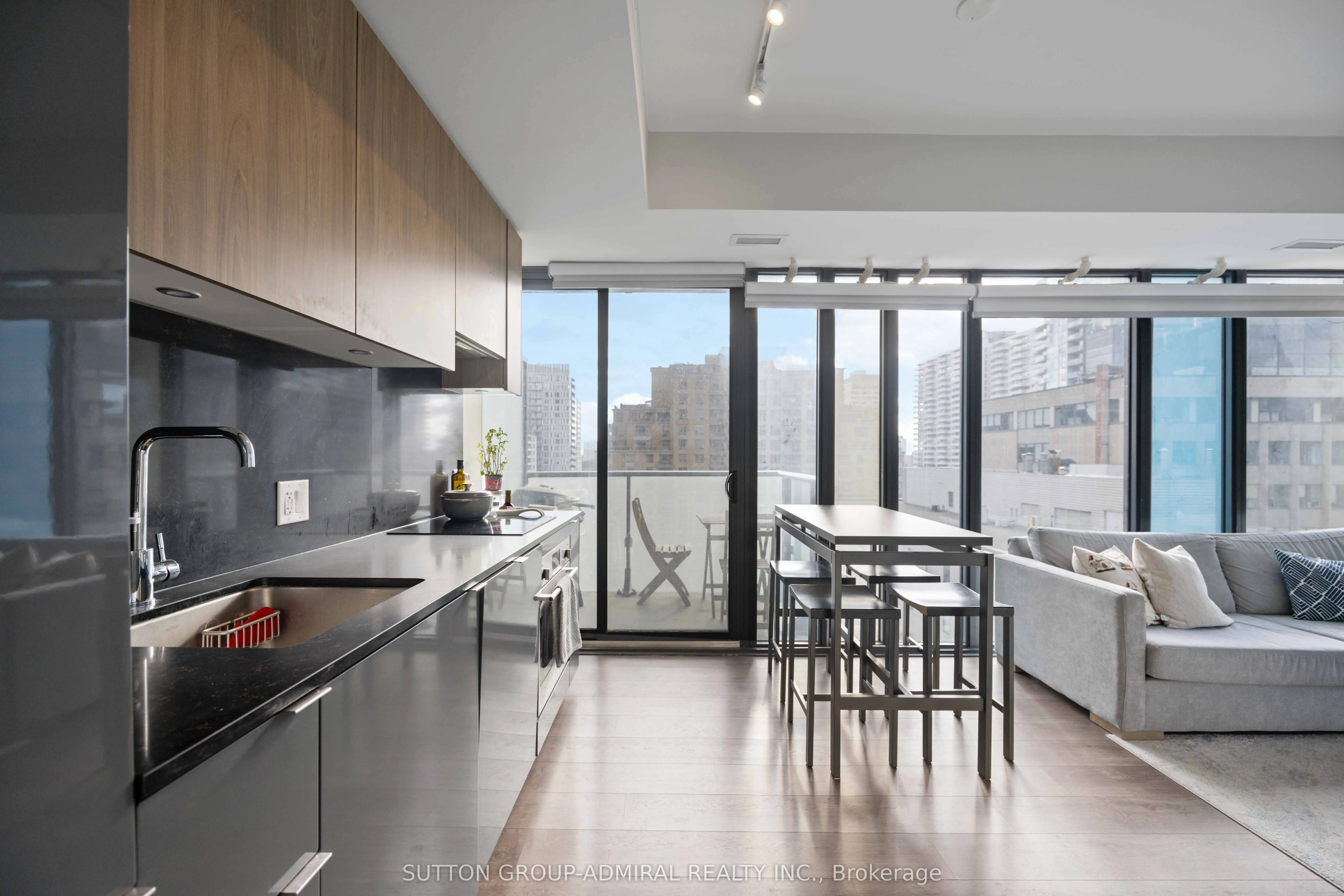 161 Roehampton Avenue, #1012