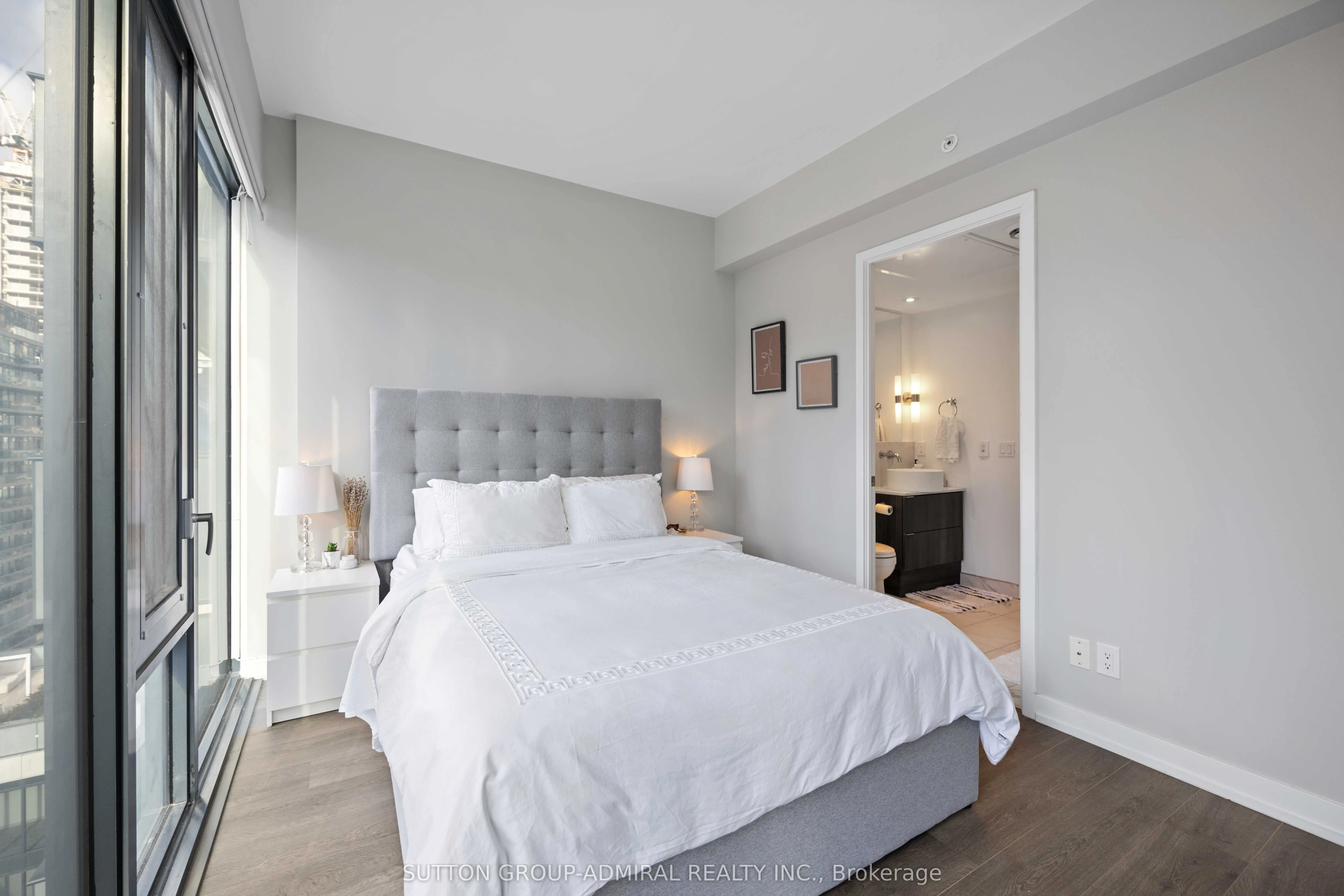 161 Roehampton Avenue, #1012
