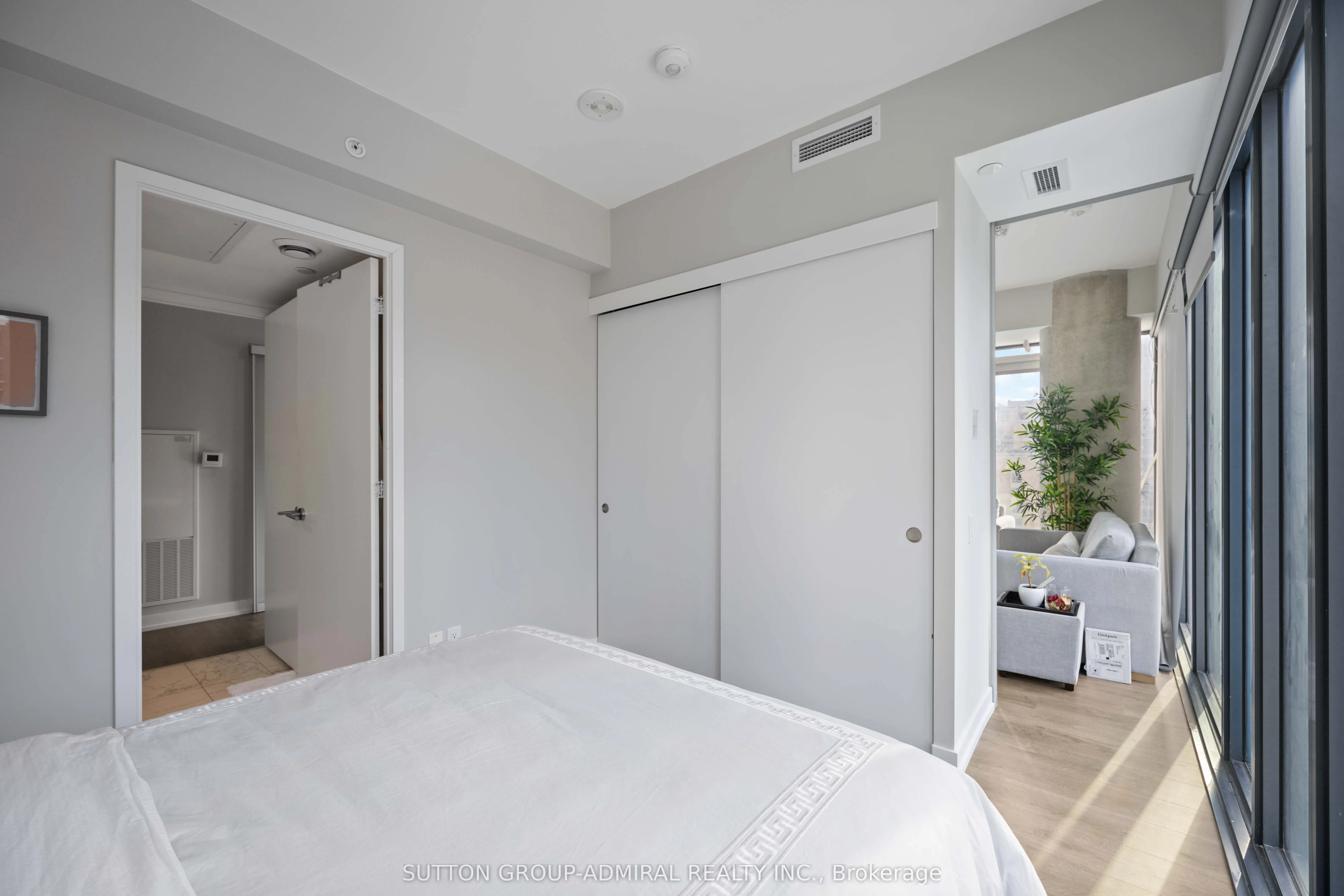 161 Roehampton Avenue, #1012
