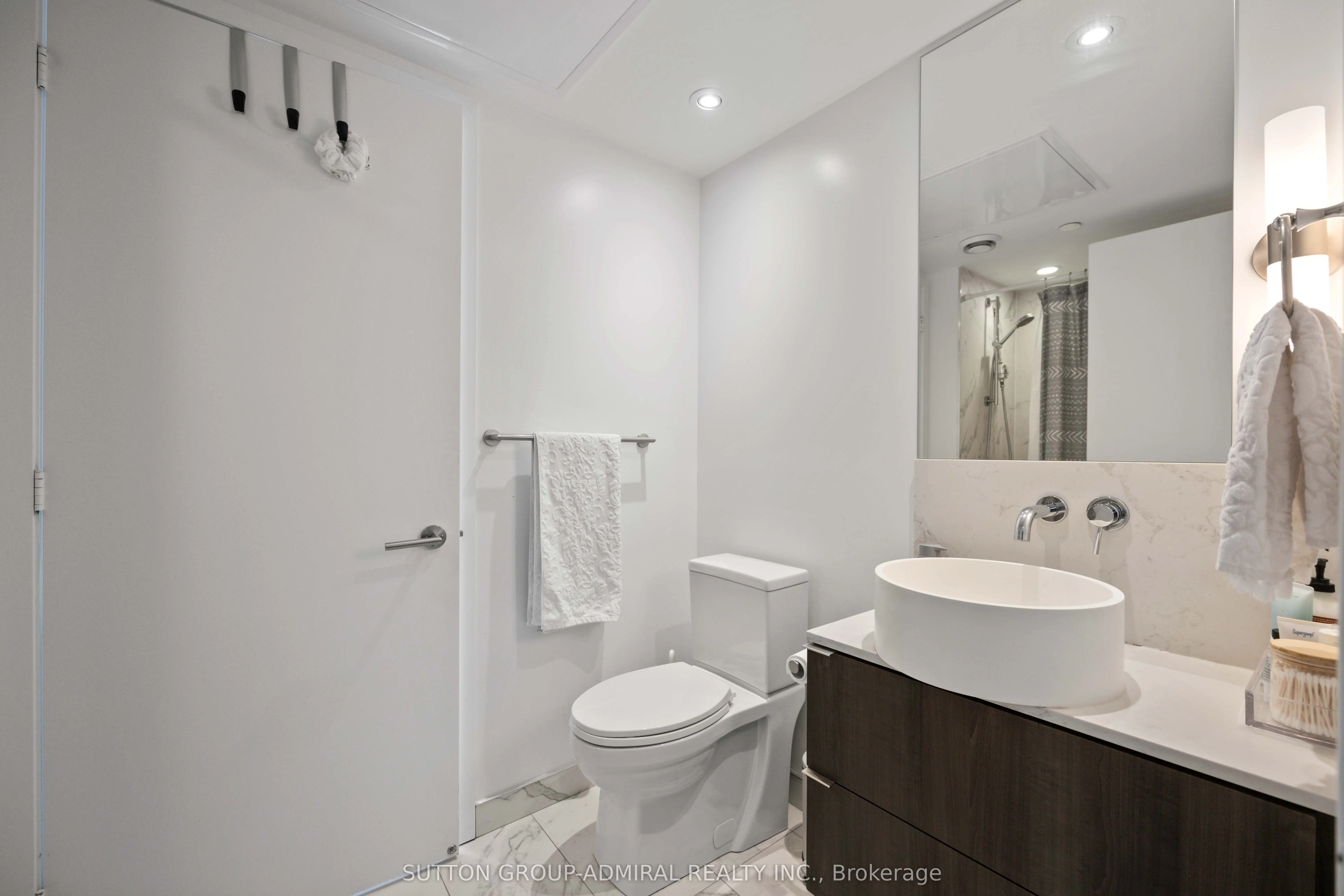 161 Roehampton Avenue, #1012