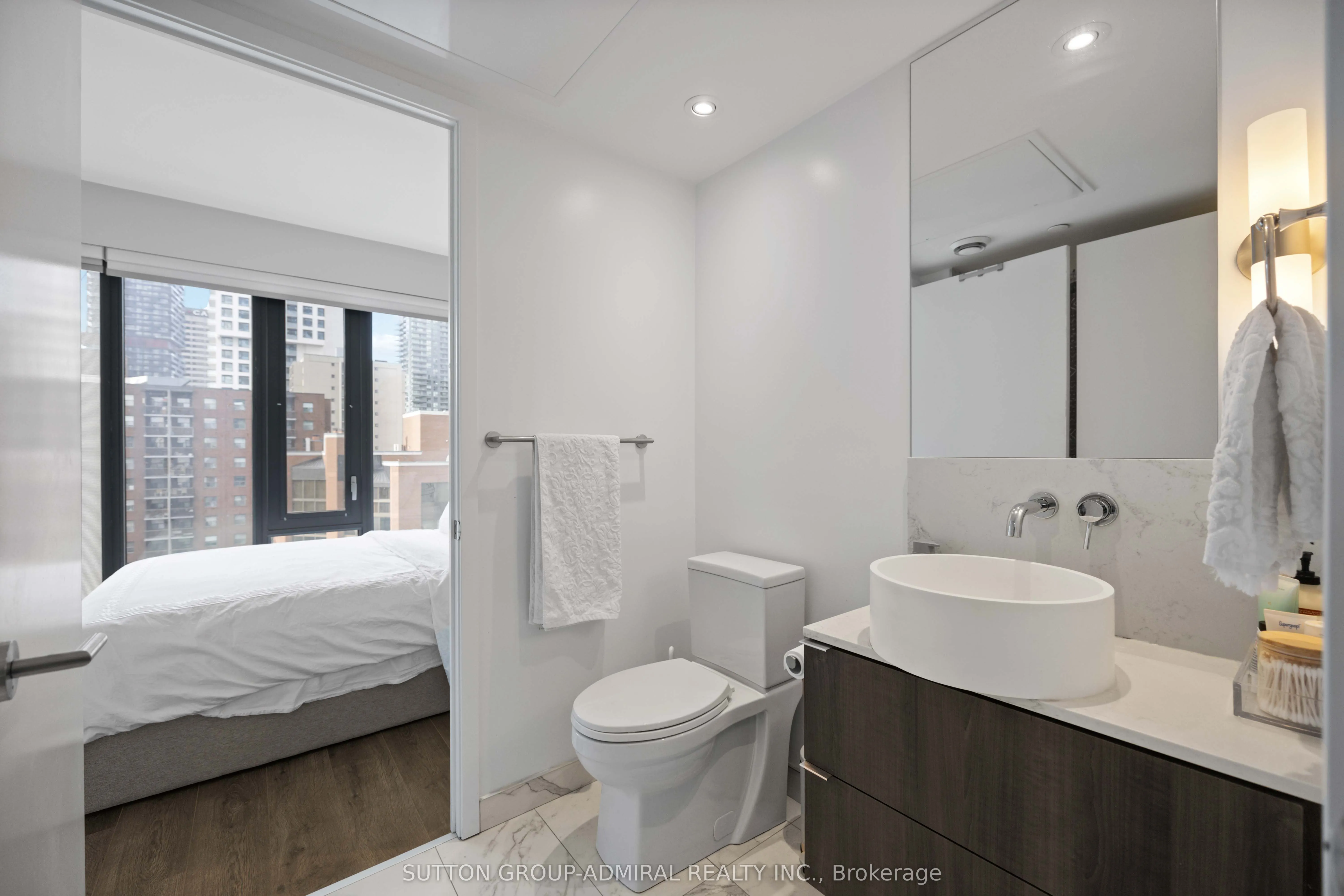 161 Roehampton Avenue, #1012