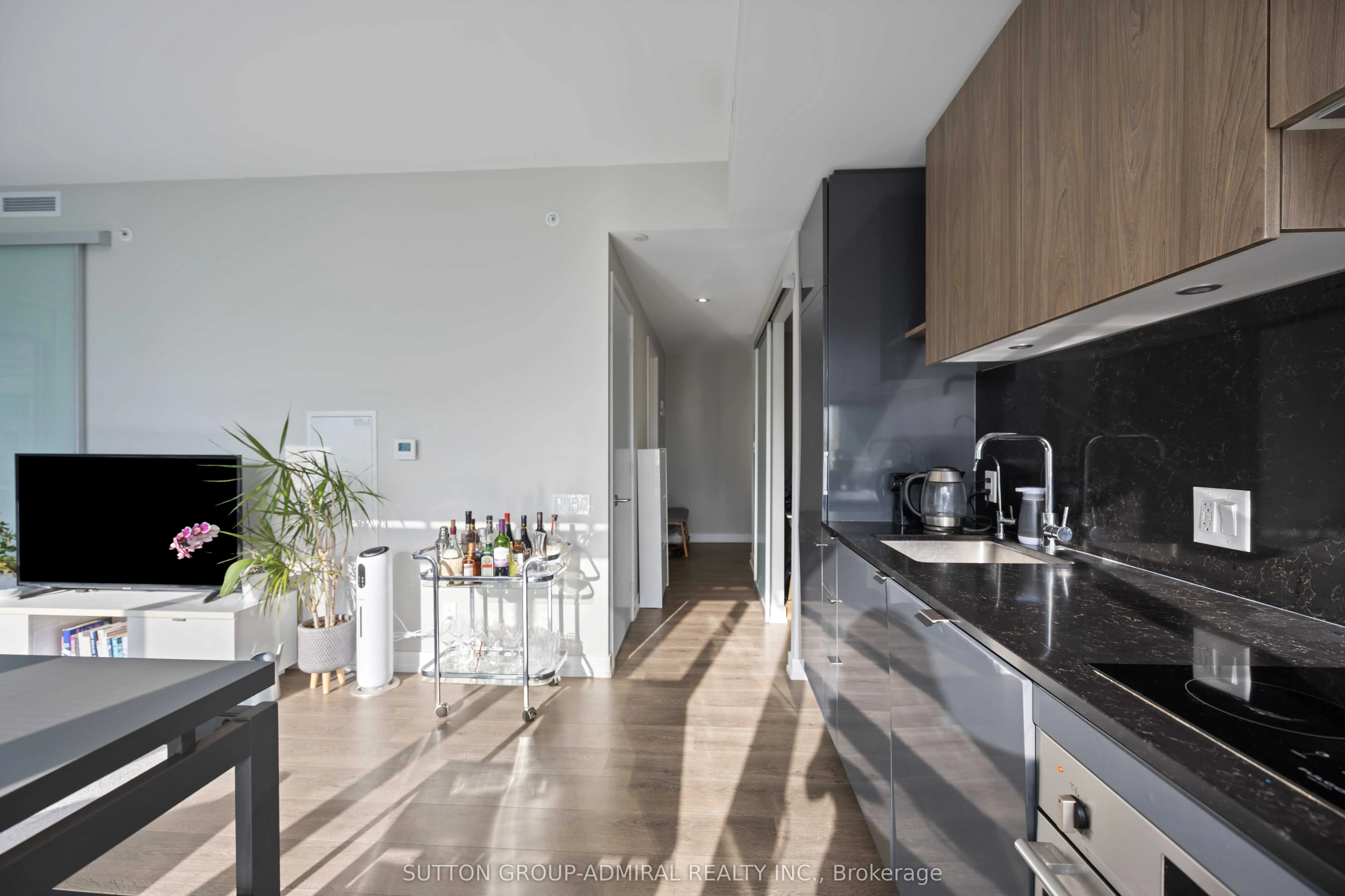 161 Roehampton Avenue, #1012