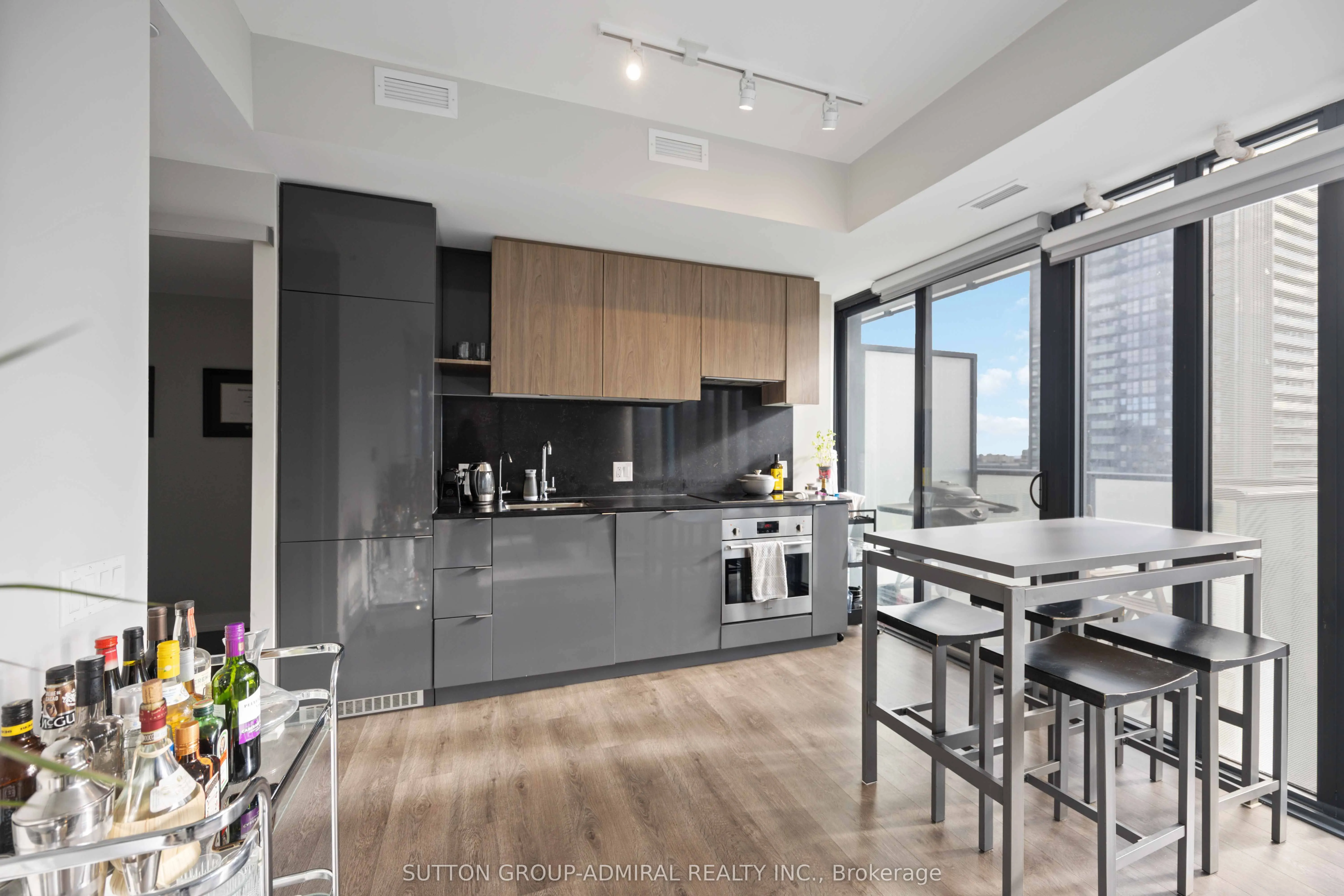 161 Roehampton Avenue, #1012