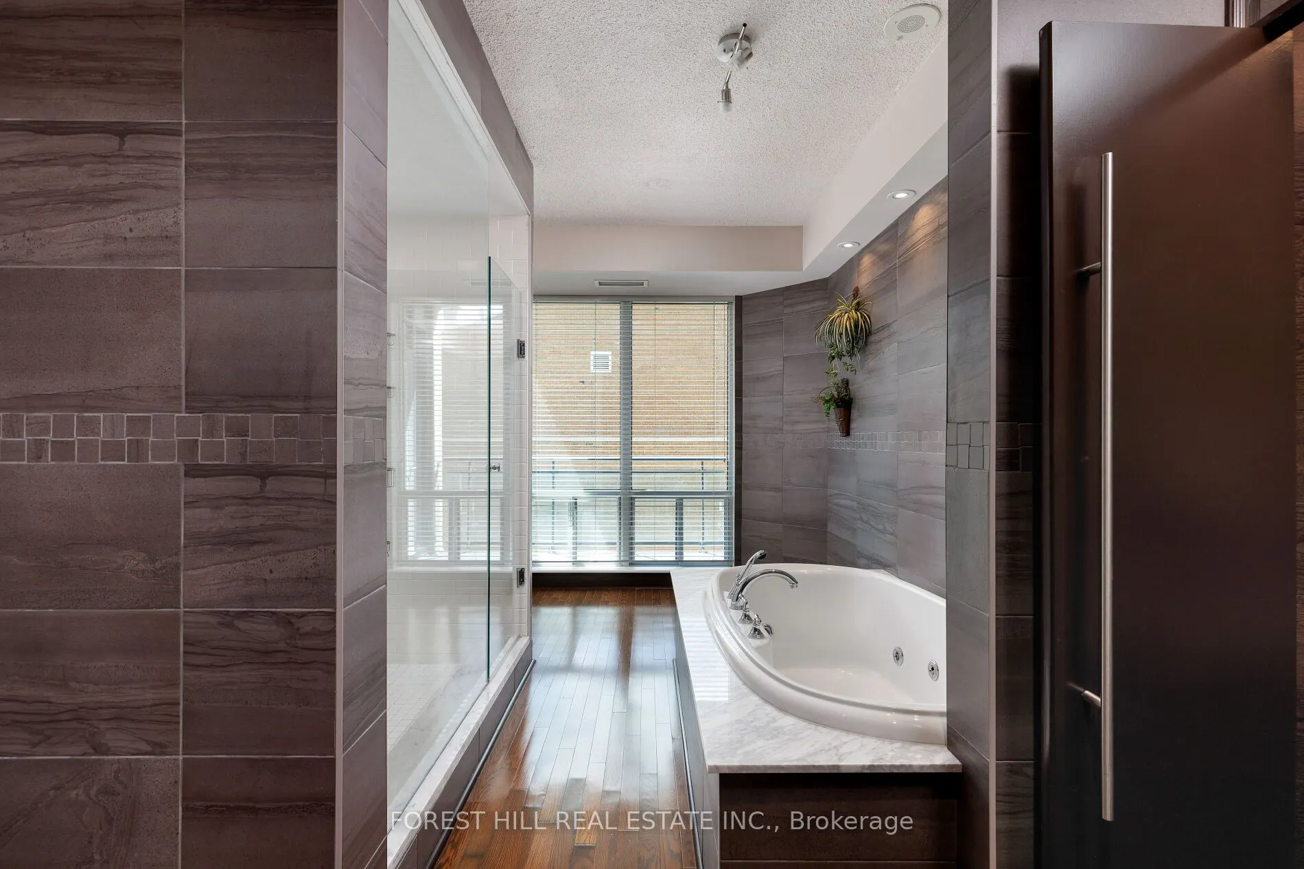 300 Bloor Street E, #2701