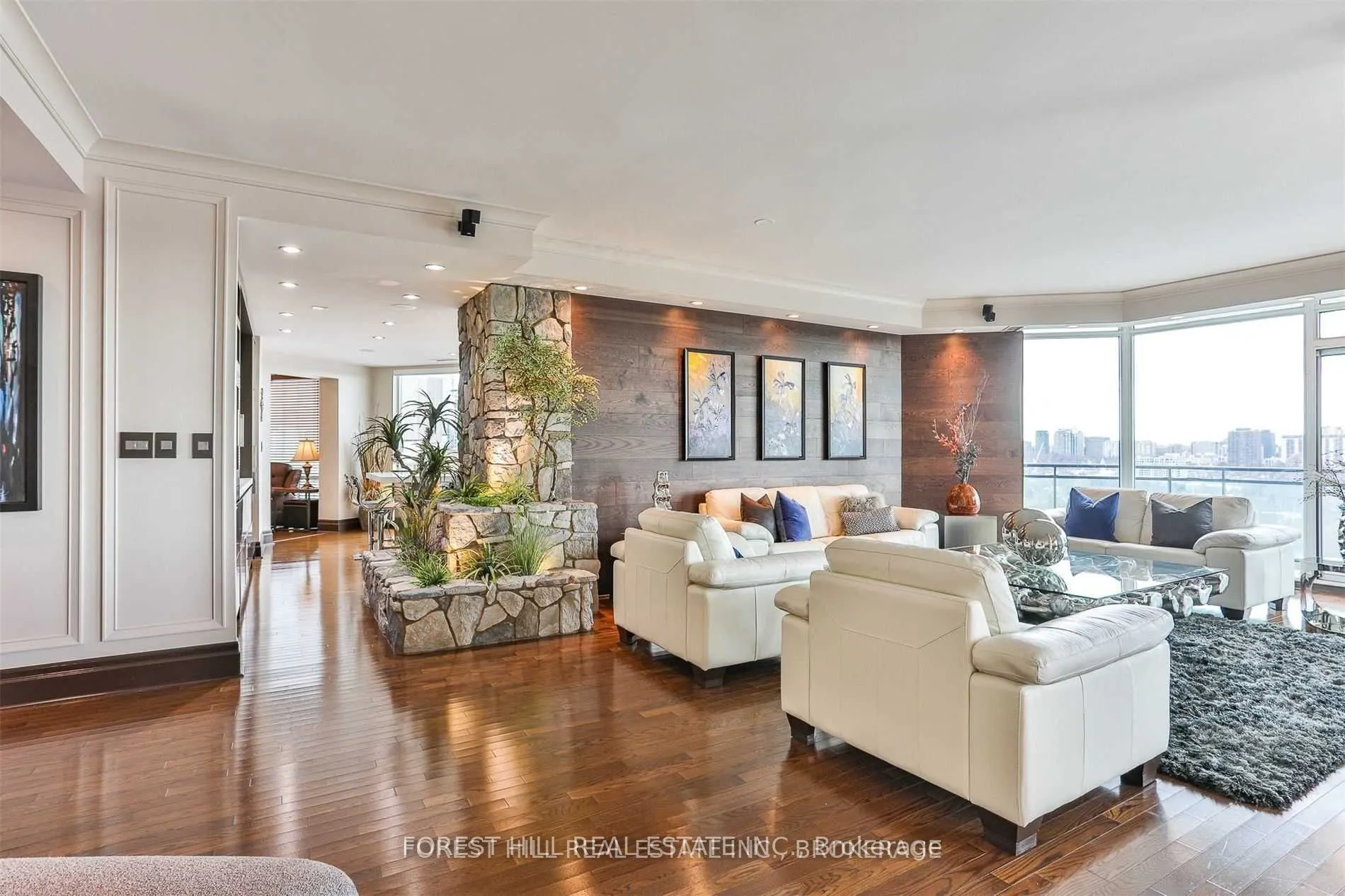 300 Bloor Street E, #2701