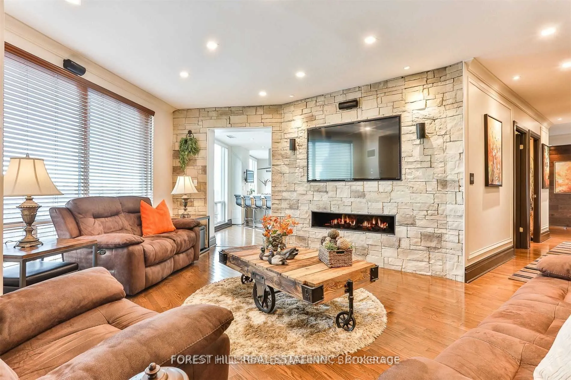 300 Bloor Street E, #2701