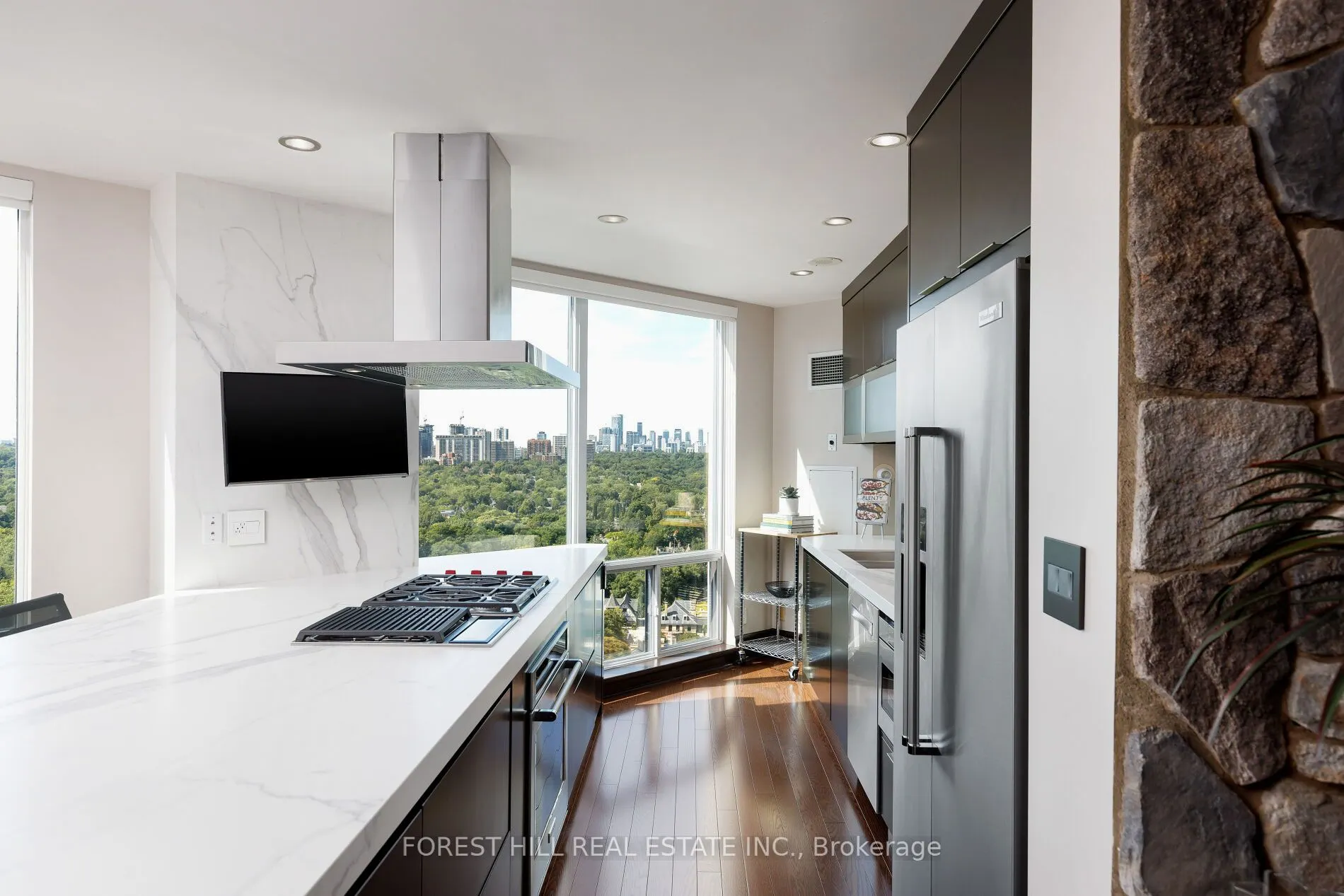 300 Bloor Street E, #2701