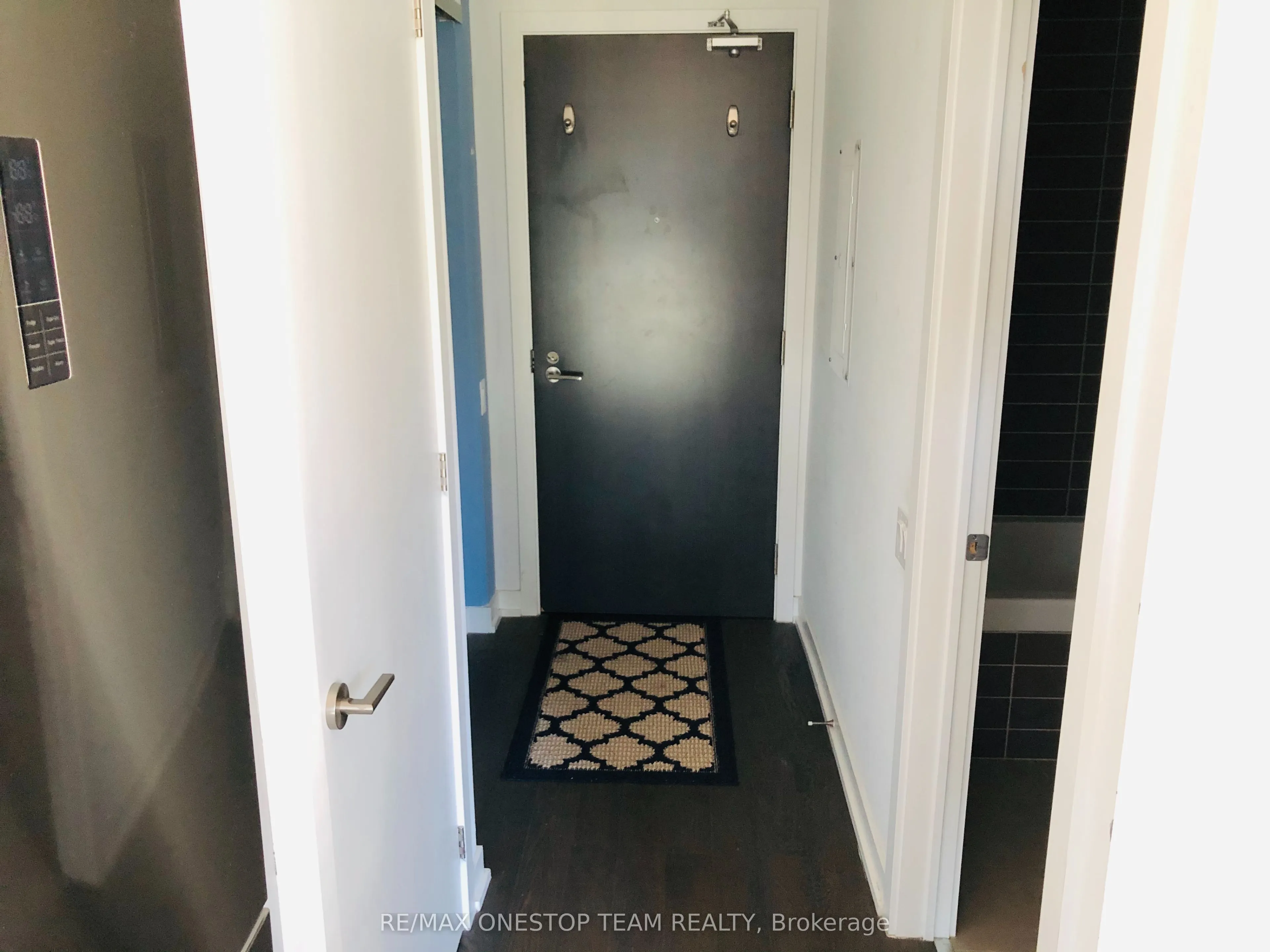 11 Charlotte Street, #409