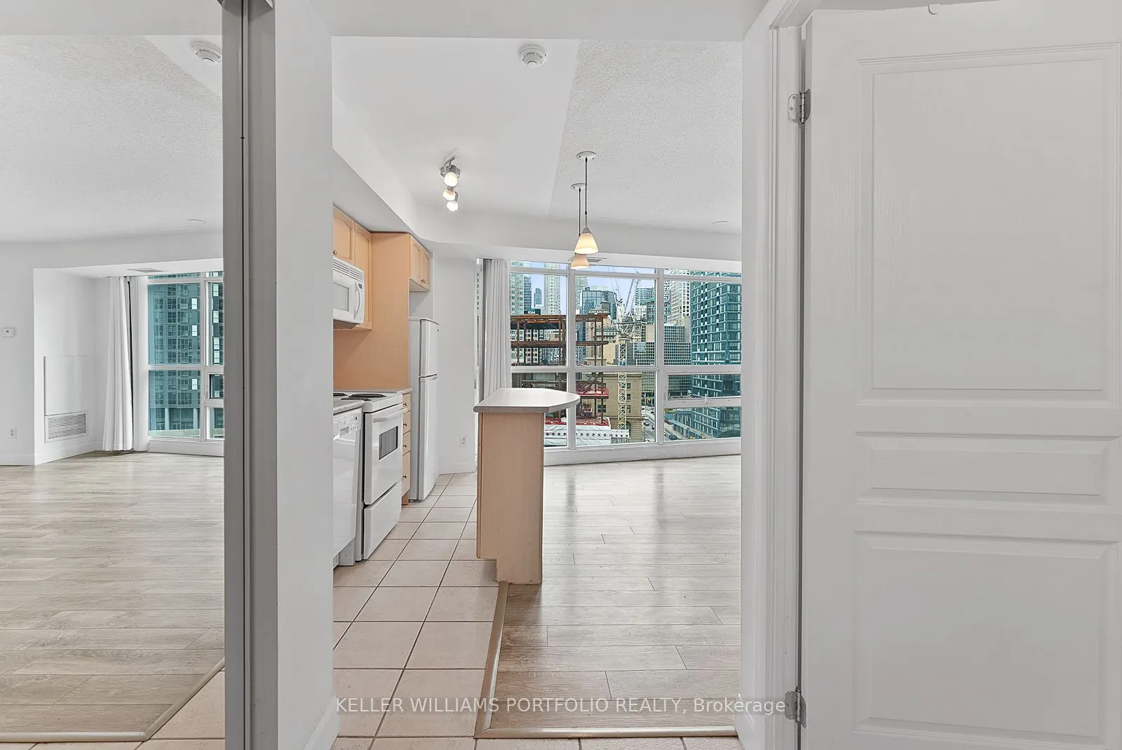 18 Yonge Street, #1104