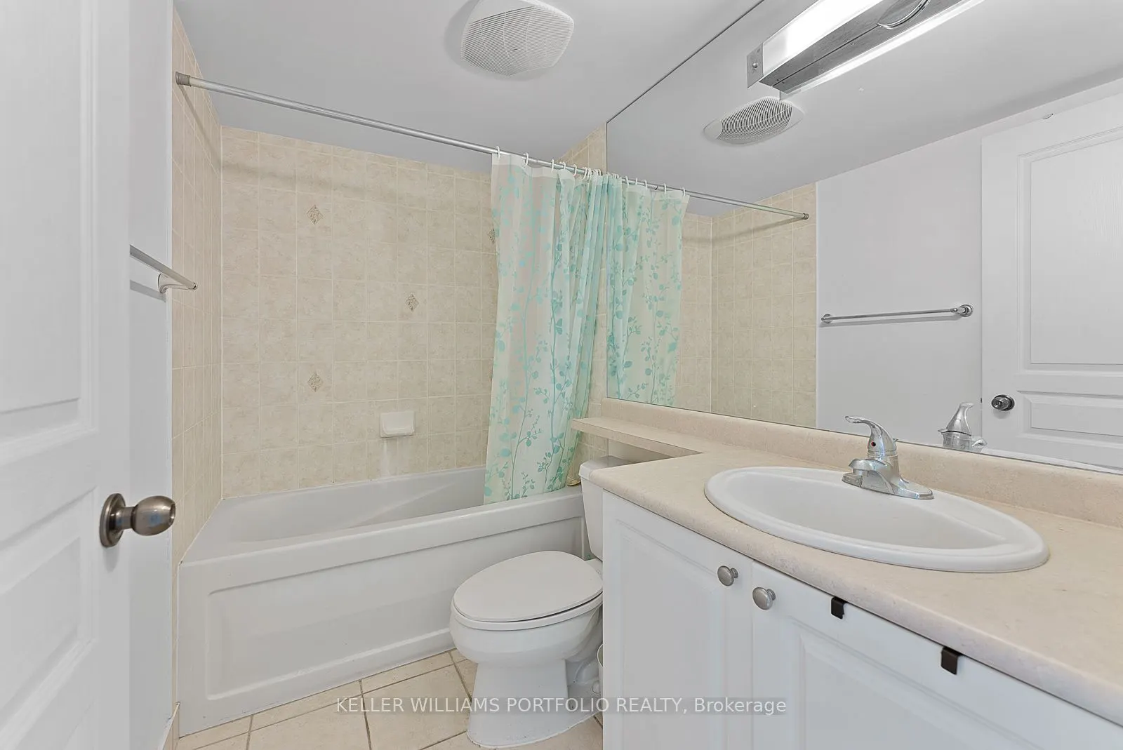 18 Yonge Street, #1104