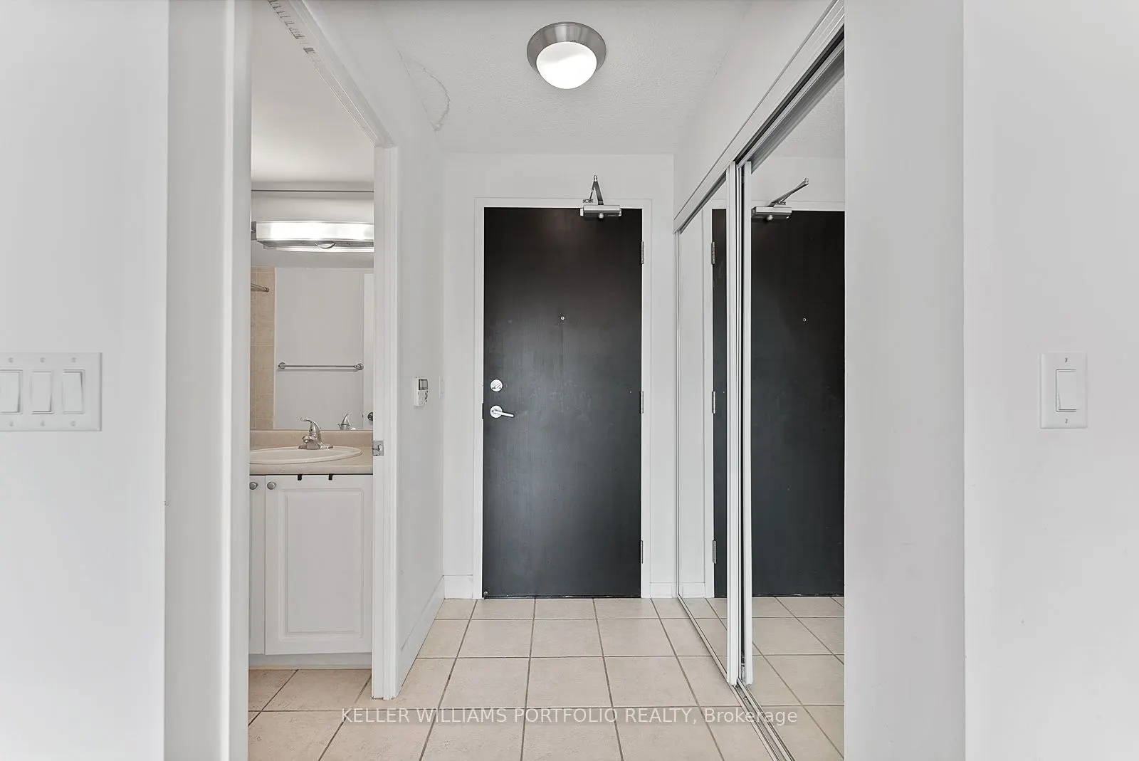 18 Yonge Street, #1104